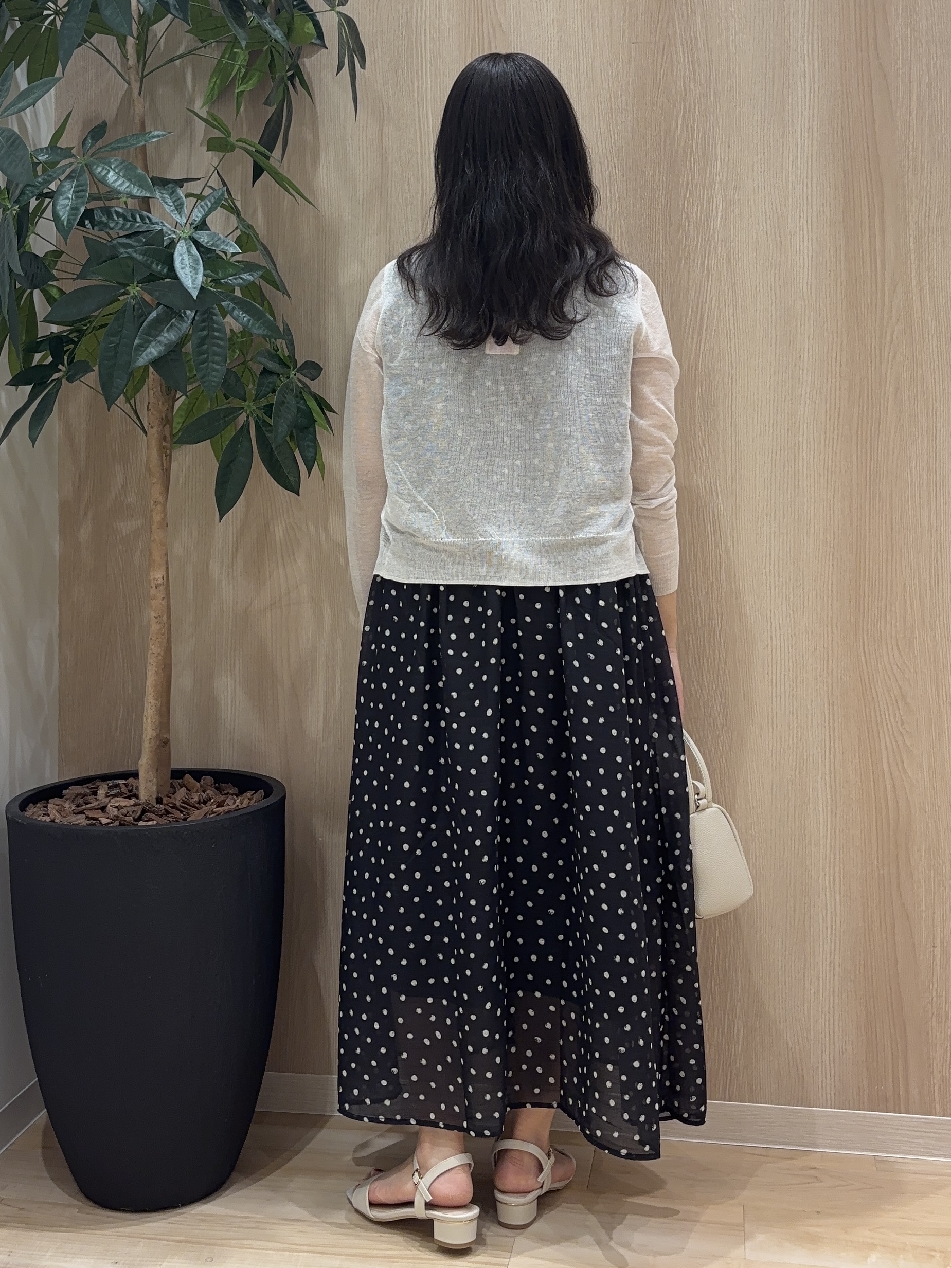 miraiさんの「grove｜高評価！【洗える/名品】大人の透け感、シアーカーディガン」を使ったコーディネート