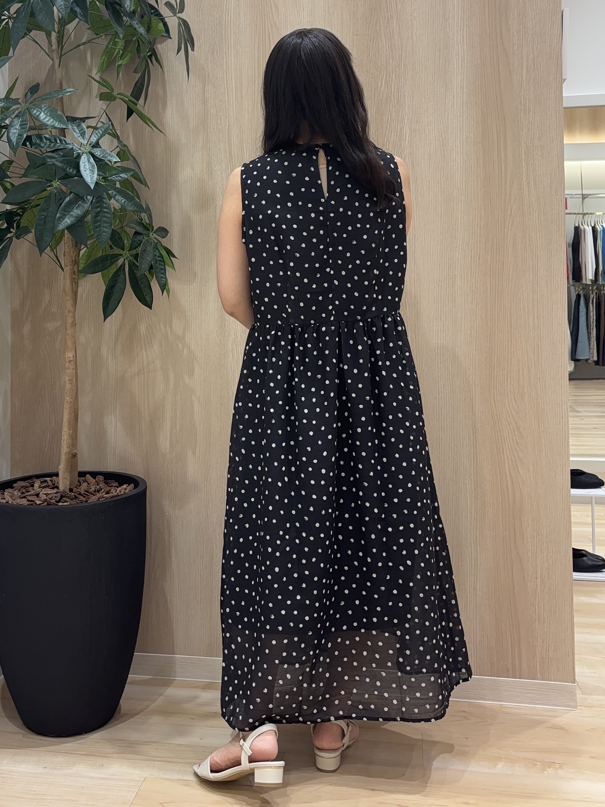 miraiさんの「grove｜高評価！【洗える/名品】大人の透け感、シアーカーディガン」を使ったコーディネート