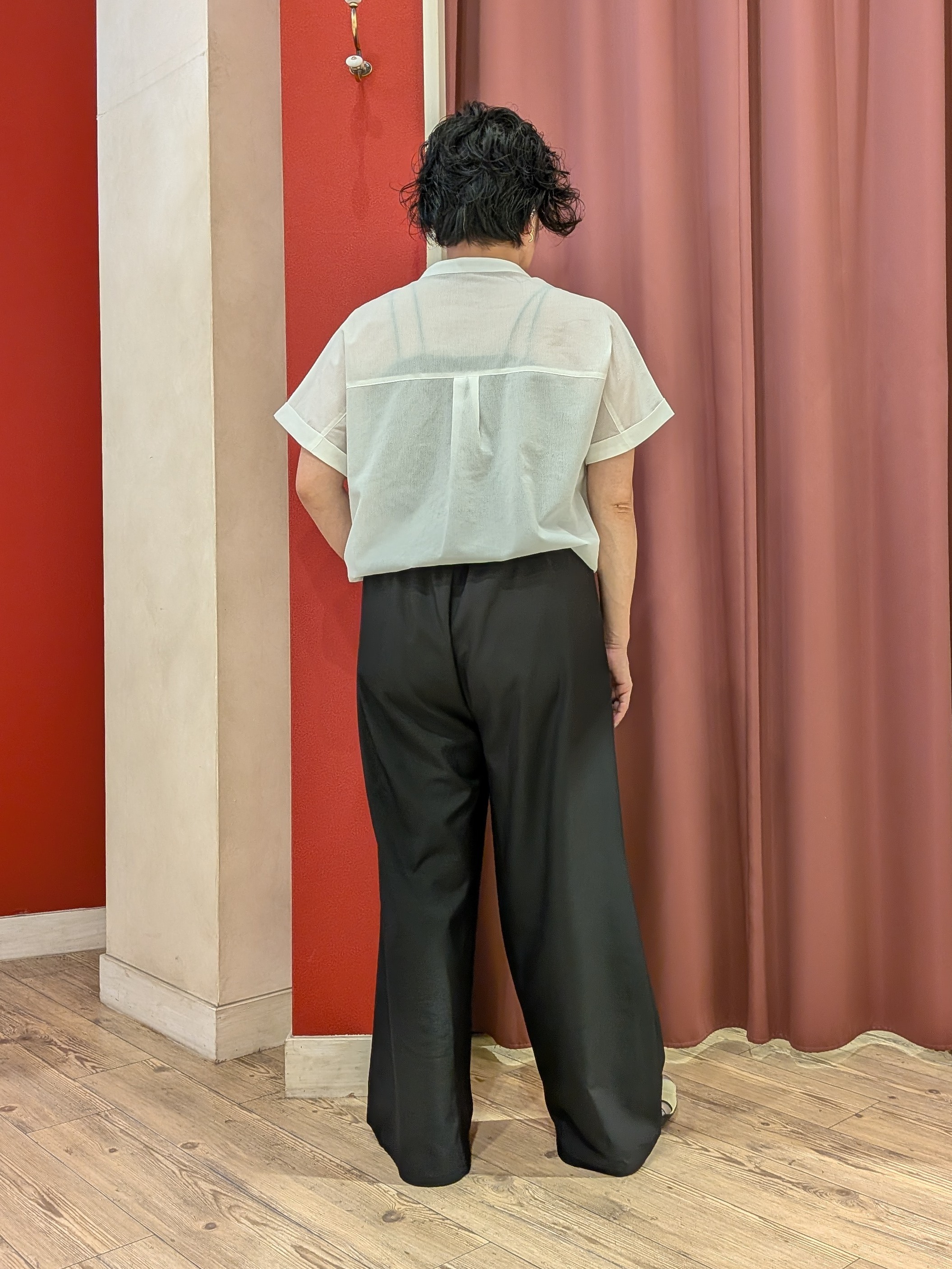 cameさんの「SHOO･LA･RUE｜【さらり快適/洗濯機可/S-LL】風が通り抜ける 半袖バンドカラーシアーシャツ」を使ったコーディネート