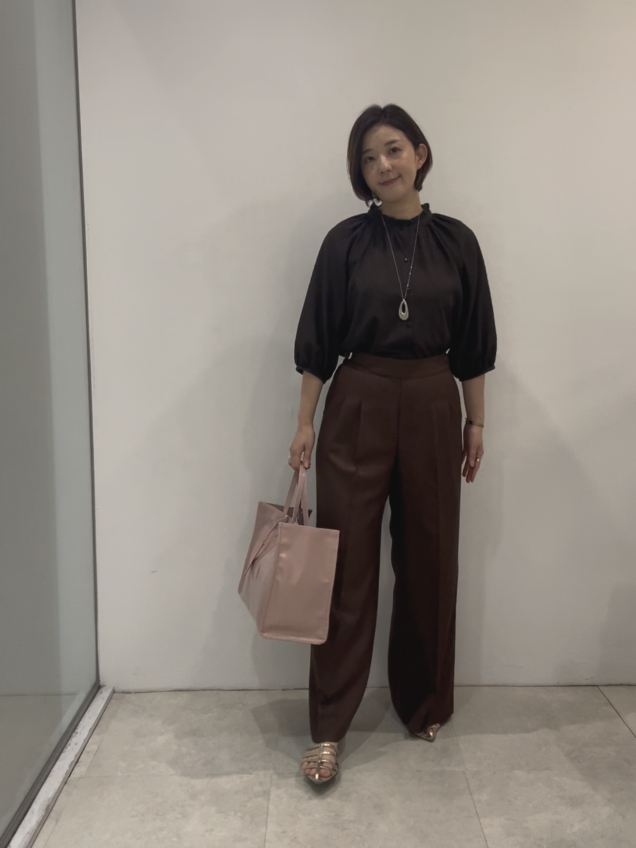 まどかさんの「UNTITLED｜フロントボタンデザインブラウス」を使ったコーディネート