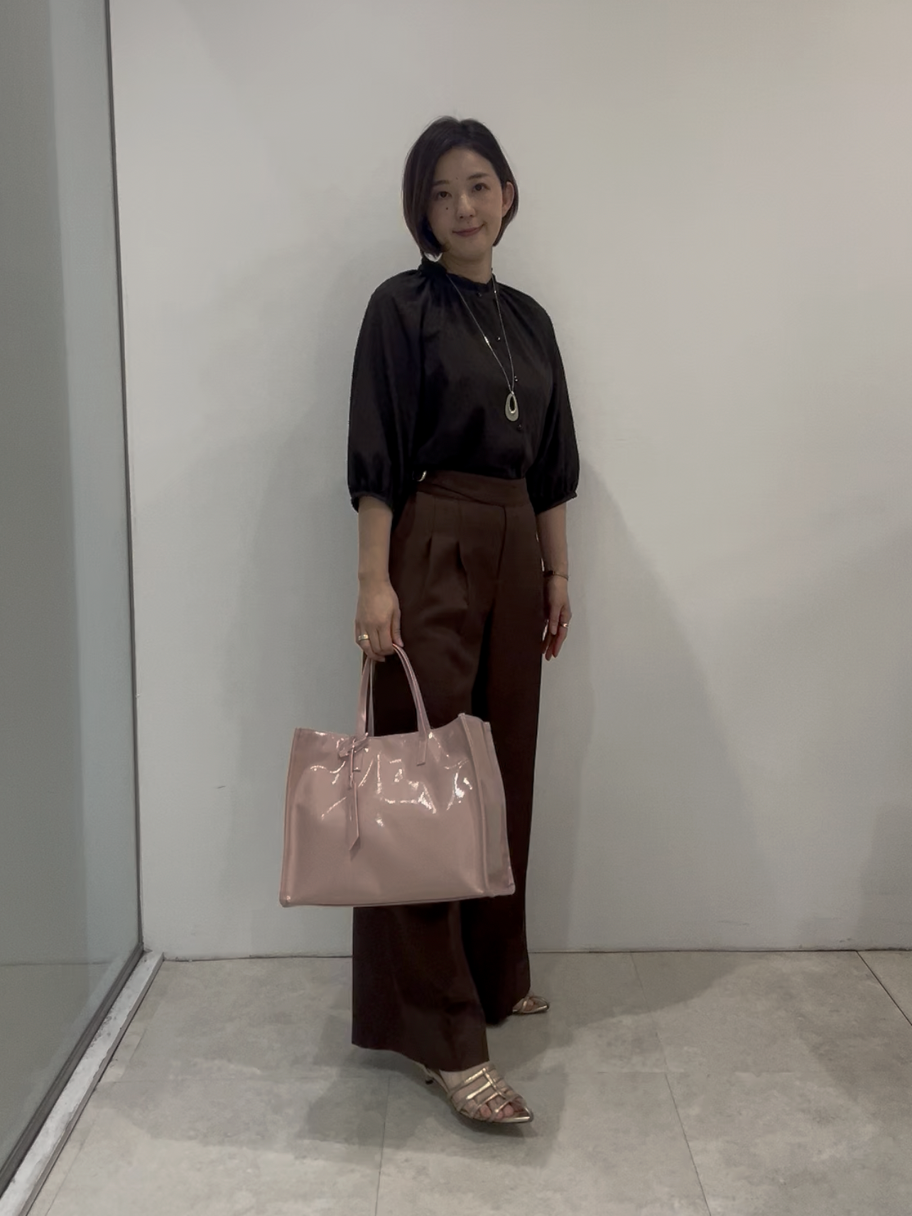 まどかさんの「UNTITLED｜フロントボタンデザインブラウス」を使ったコーディネート