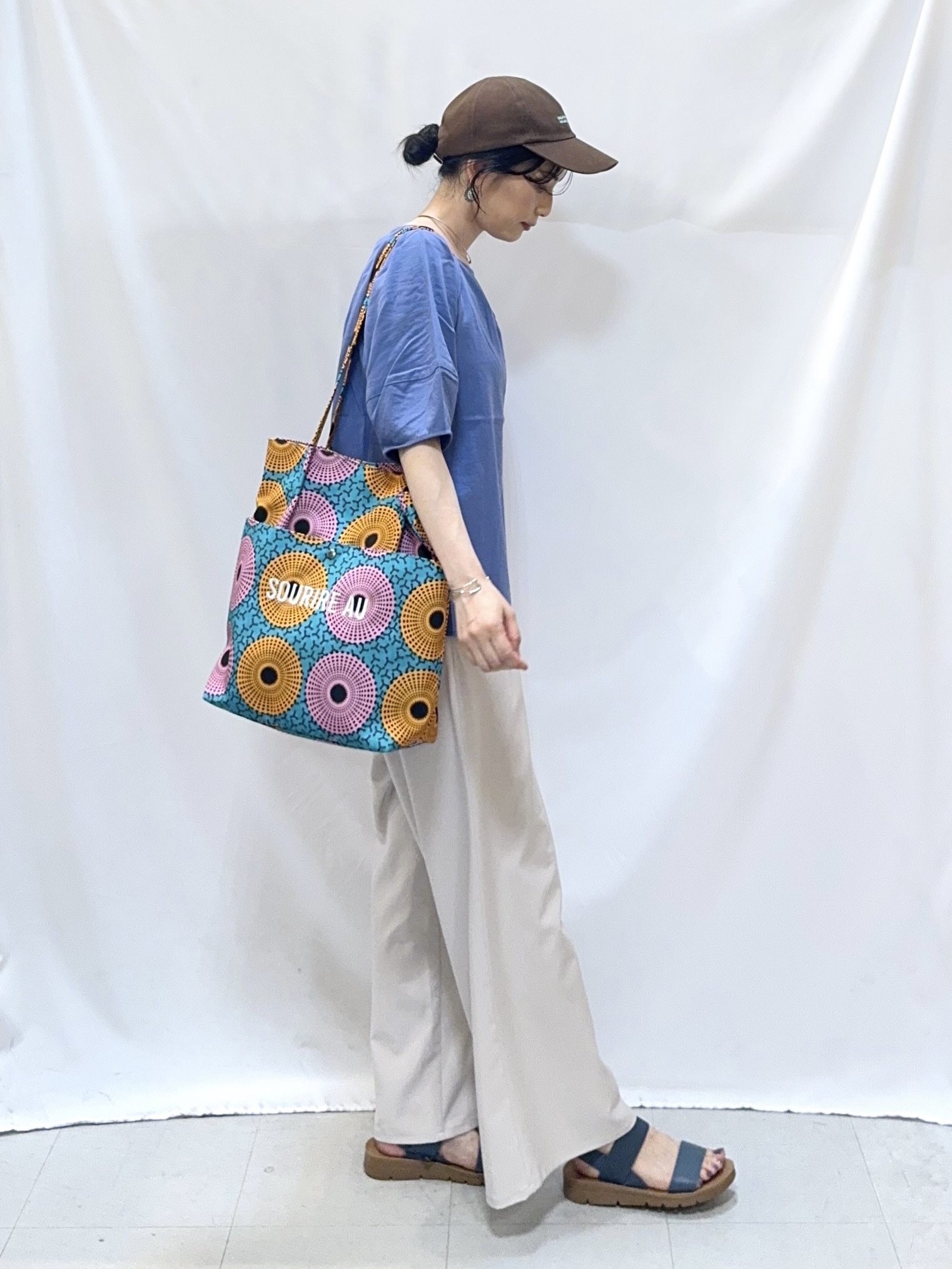 𝐇𝐢𝐫𝐨𝐦𝐢さんの「SHOO･LA･RUE｜【S-LL/洗濯機可/セットアップ可】軽凛(かろりん) ひんやりタックブラウス」を使ったコーディネート