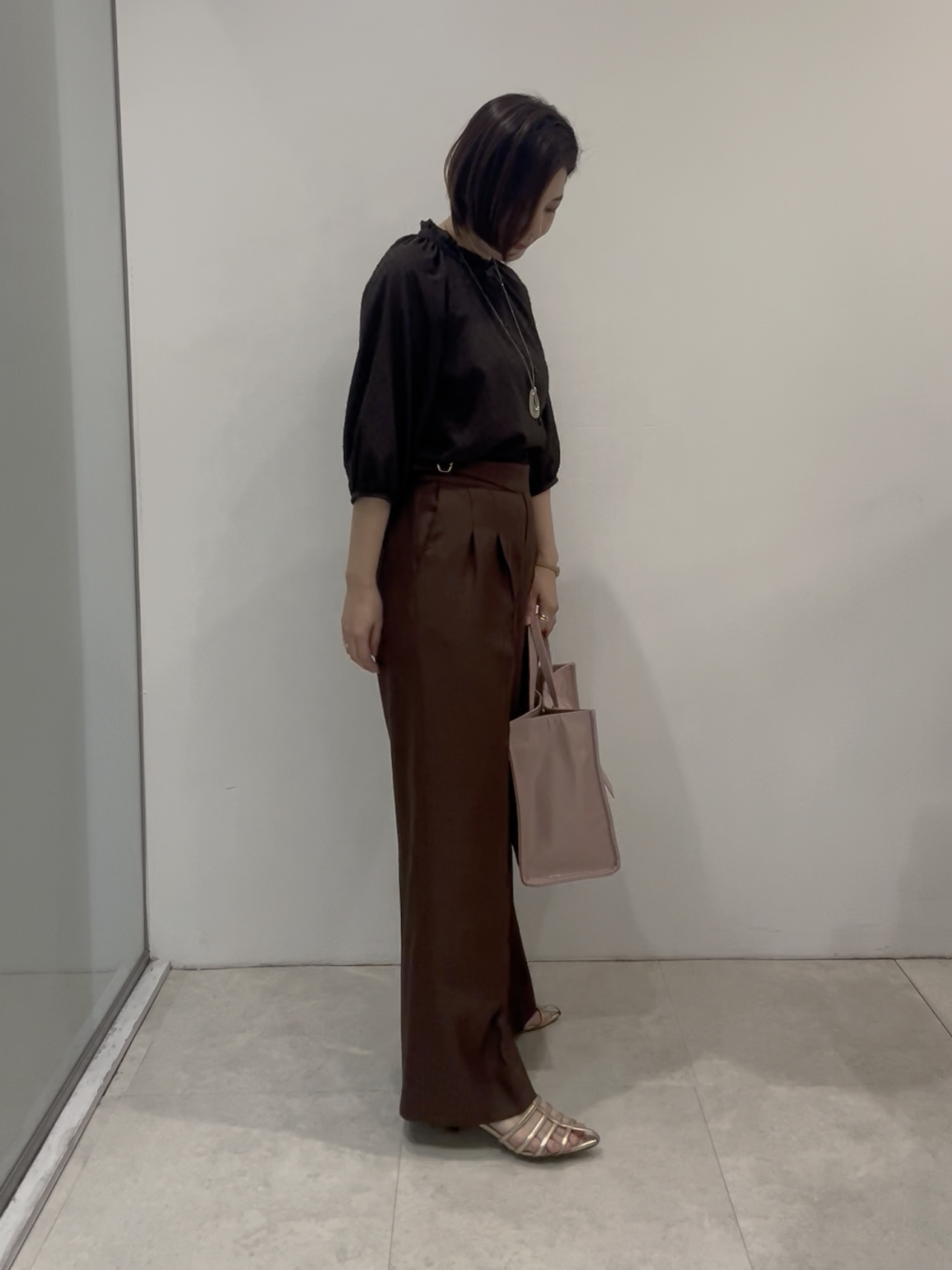 まどかさんの「UNTITLED｜フロントボタンデザインブラウス」を使ったコーディネート