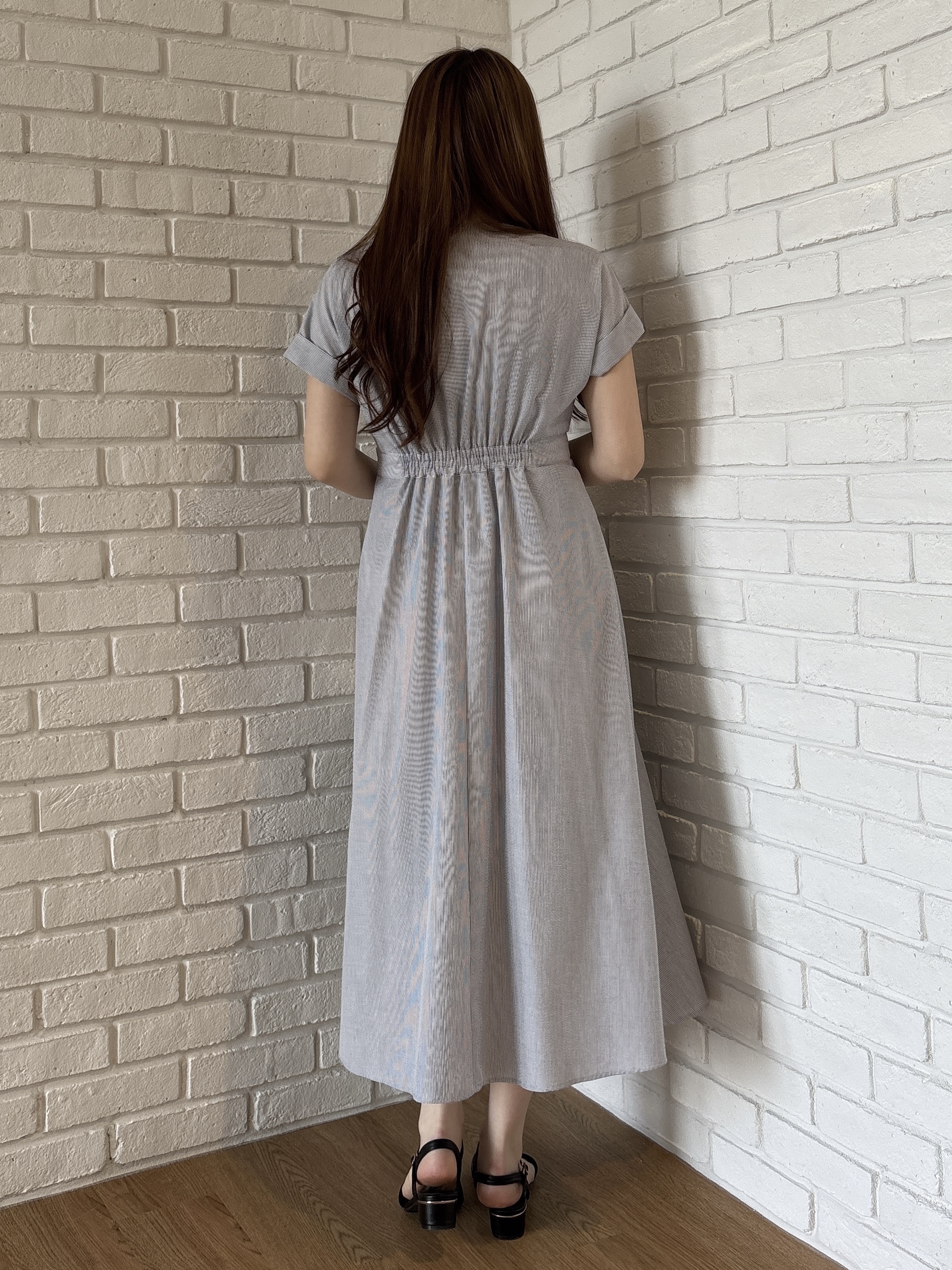 sayaさんの「grove｜【洗える】さらっと軽やか、カシュクール風サッカーワンピース」を使ったコーディネート