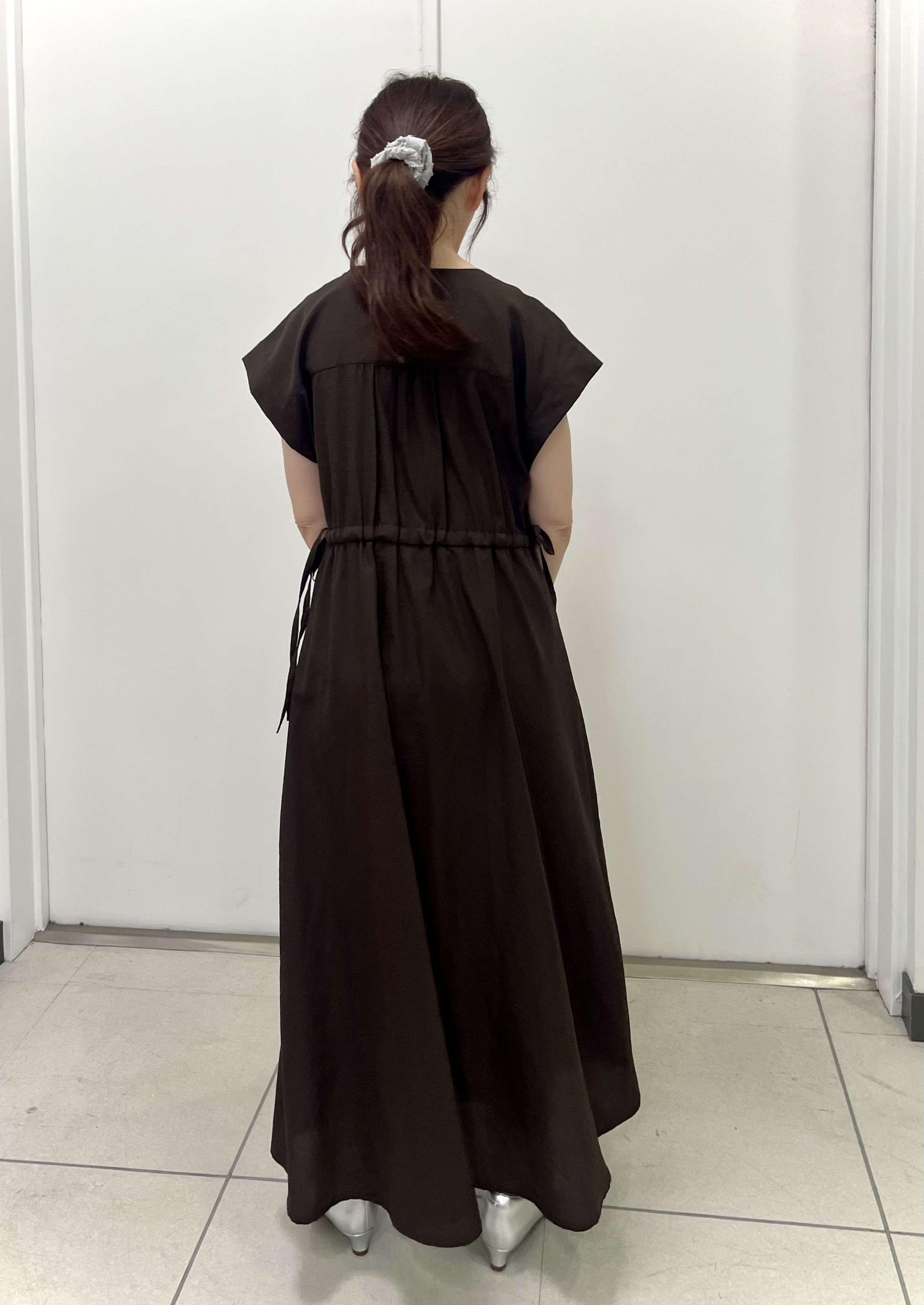 しみさんの「Reflect｜【通気性あり／涼しい／マシンウォッシャブル】フロントボタンワンピース」を使ったコーディネート
