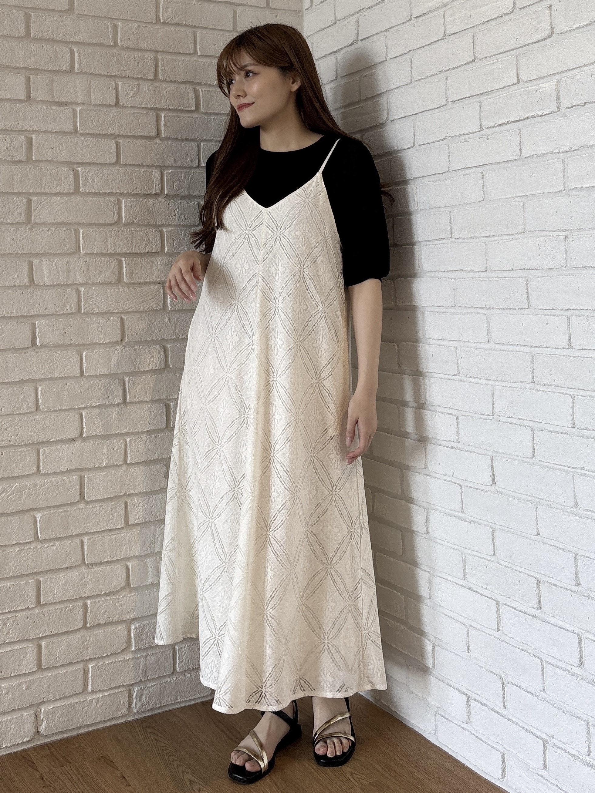 sayaさんの「grove｜【シリーズ累計36万枚/UVカット・ひんやり・洗濯機OK】やわらかドライタッチ 五分袖クルーネックニ」を使ったコーディネート