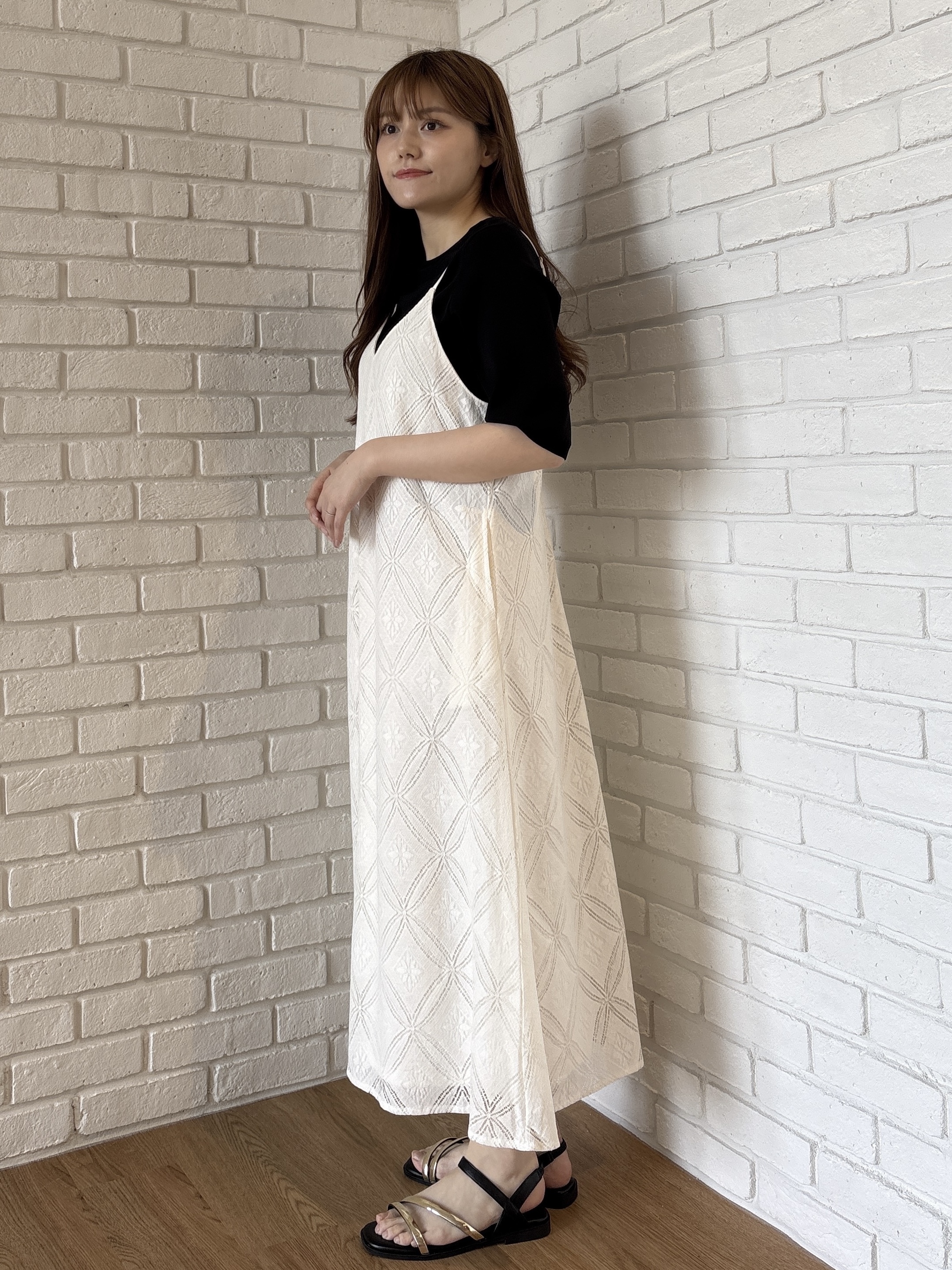 sayaさんの「grove｜【シリーズ累計36万枚/UVカット・ひんやり・洗濯機OK】やわらかドライタッチ 五分袖クルーネックニ」を使ったコーディネート