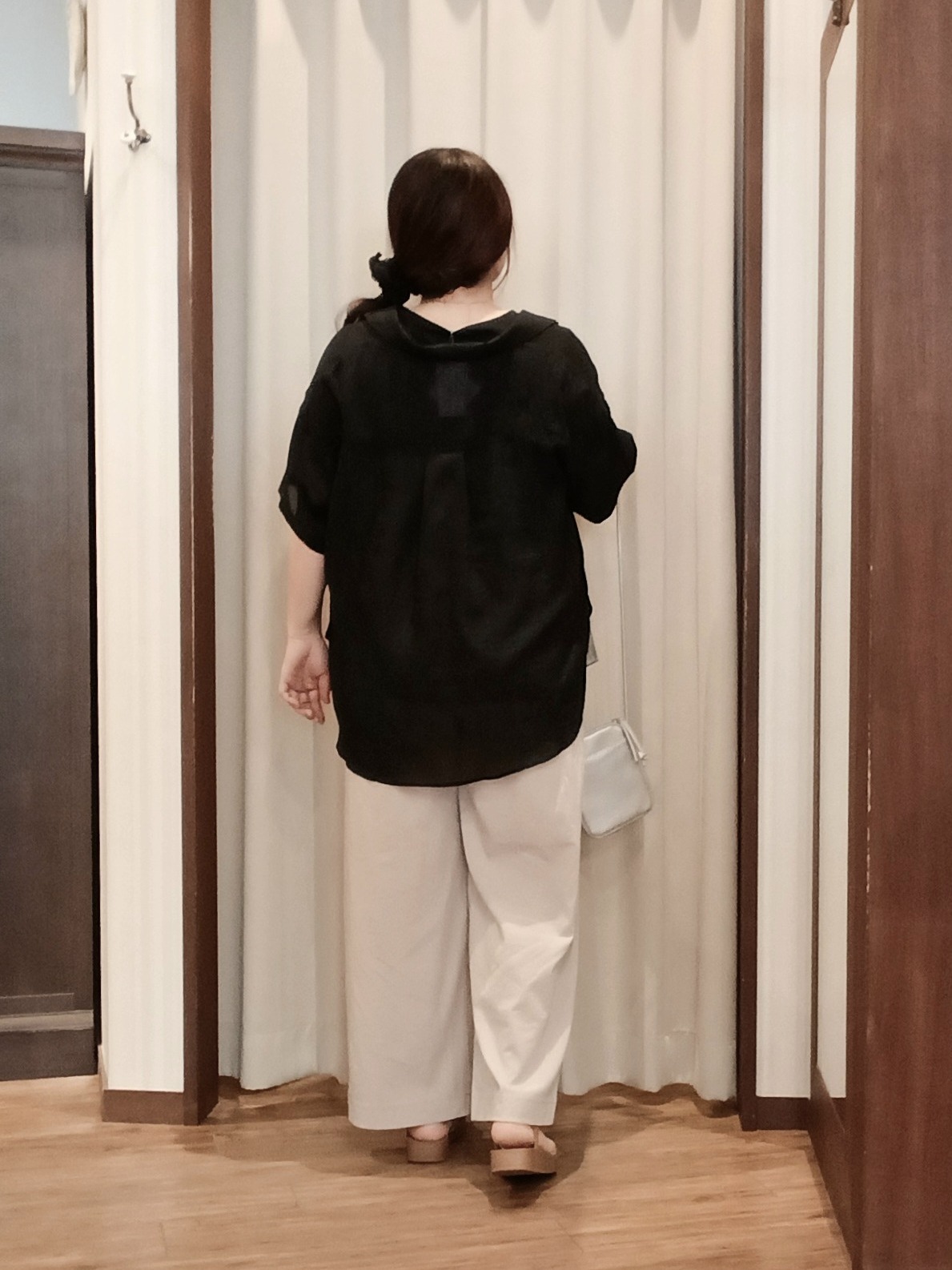 みーあさんの「SHOO･LA･RUE｜【ひんやり/S-LL】1枚でインせず決まる きらきらビスチェ風Tシャツ」を使ったコーディネート