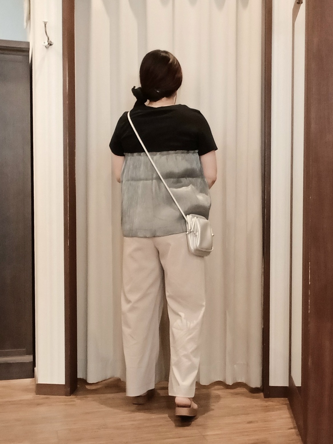 みーあさんの「SHOO･LA･RUE｜【ひんやり/S-LL】1枚でインせず決まる きらきらビスチェ風Tシャツ」を使ったコーディネート