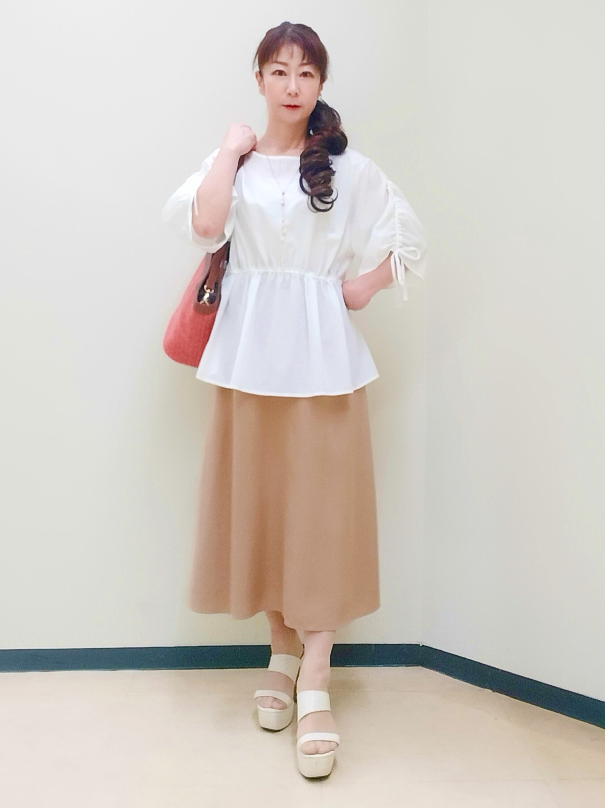 花さんの「Reflect｜【通気性あり／涼しい／マシンウォッシャブル】ウエストギャザーブラウス」を使ったコーディネート