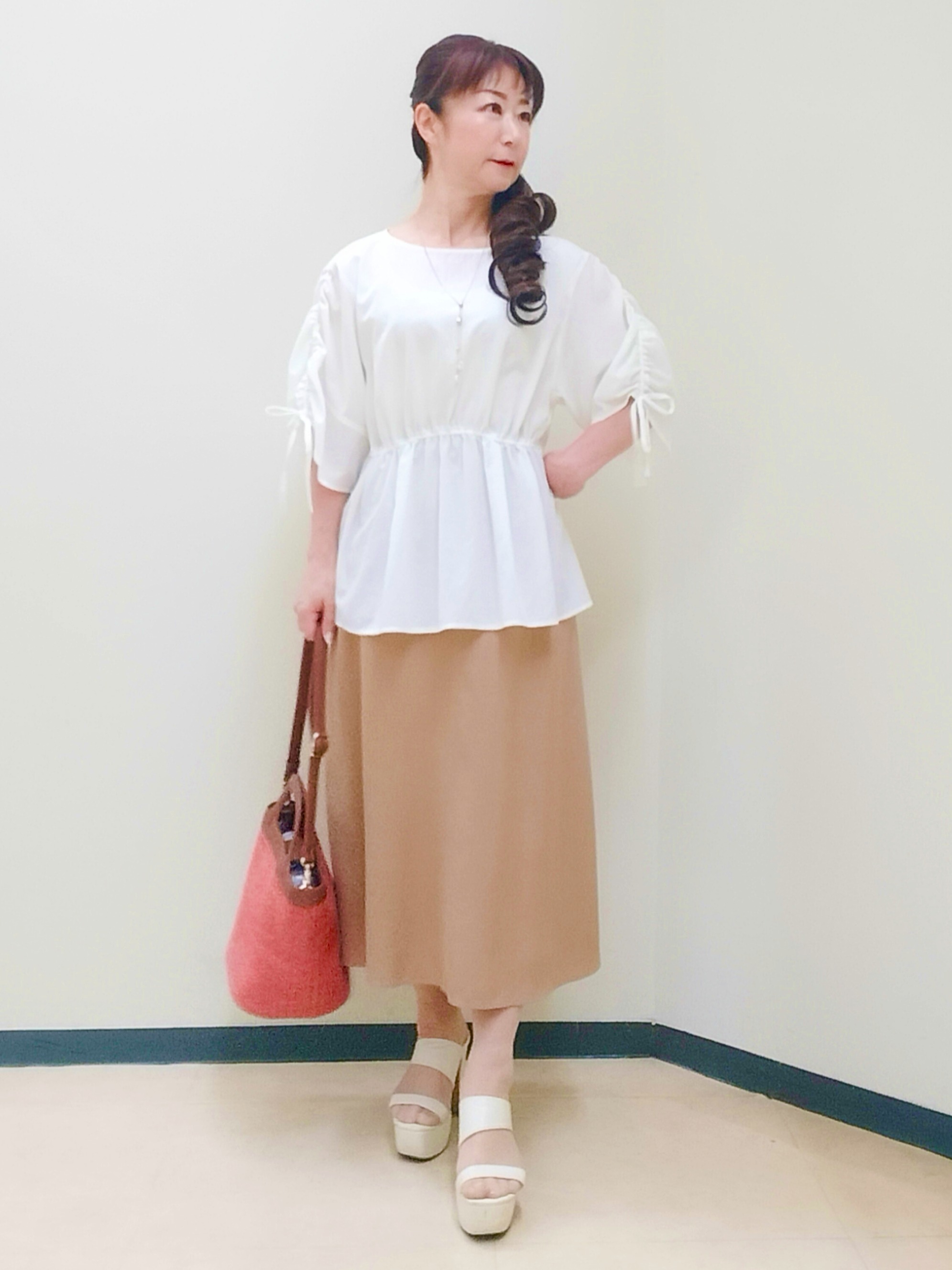 花さんの「Reflect｜【通気性あり／涼しい／マシンウォッシャブル】ウエストギャザーブラウス」を使ったコーディネート