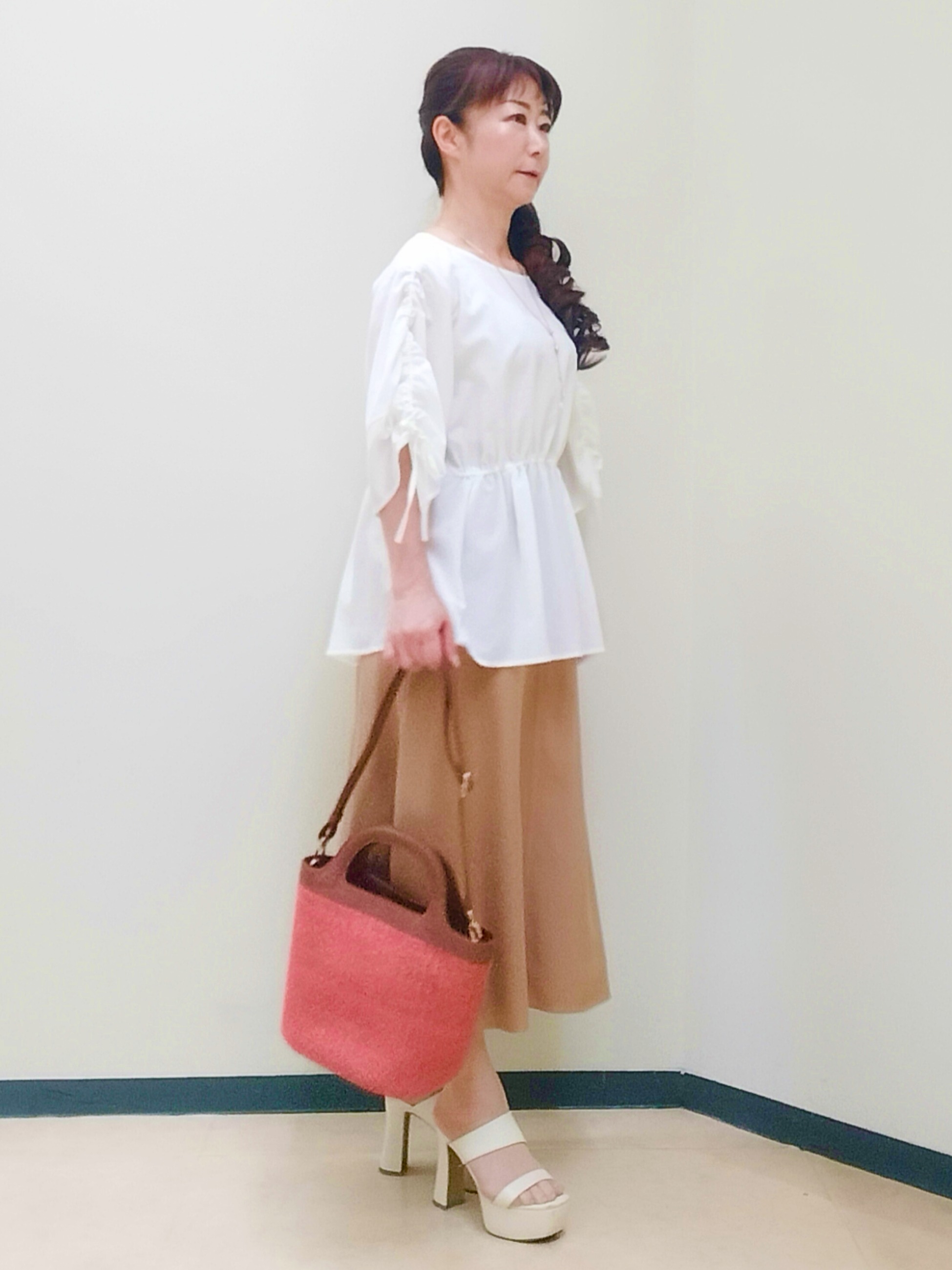 花さんの「Reflect｜【通気性あり／涼しい／マシンウォッシャブル】ウエストギャザーブラウス」を使ったコーディネート
