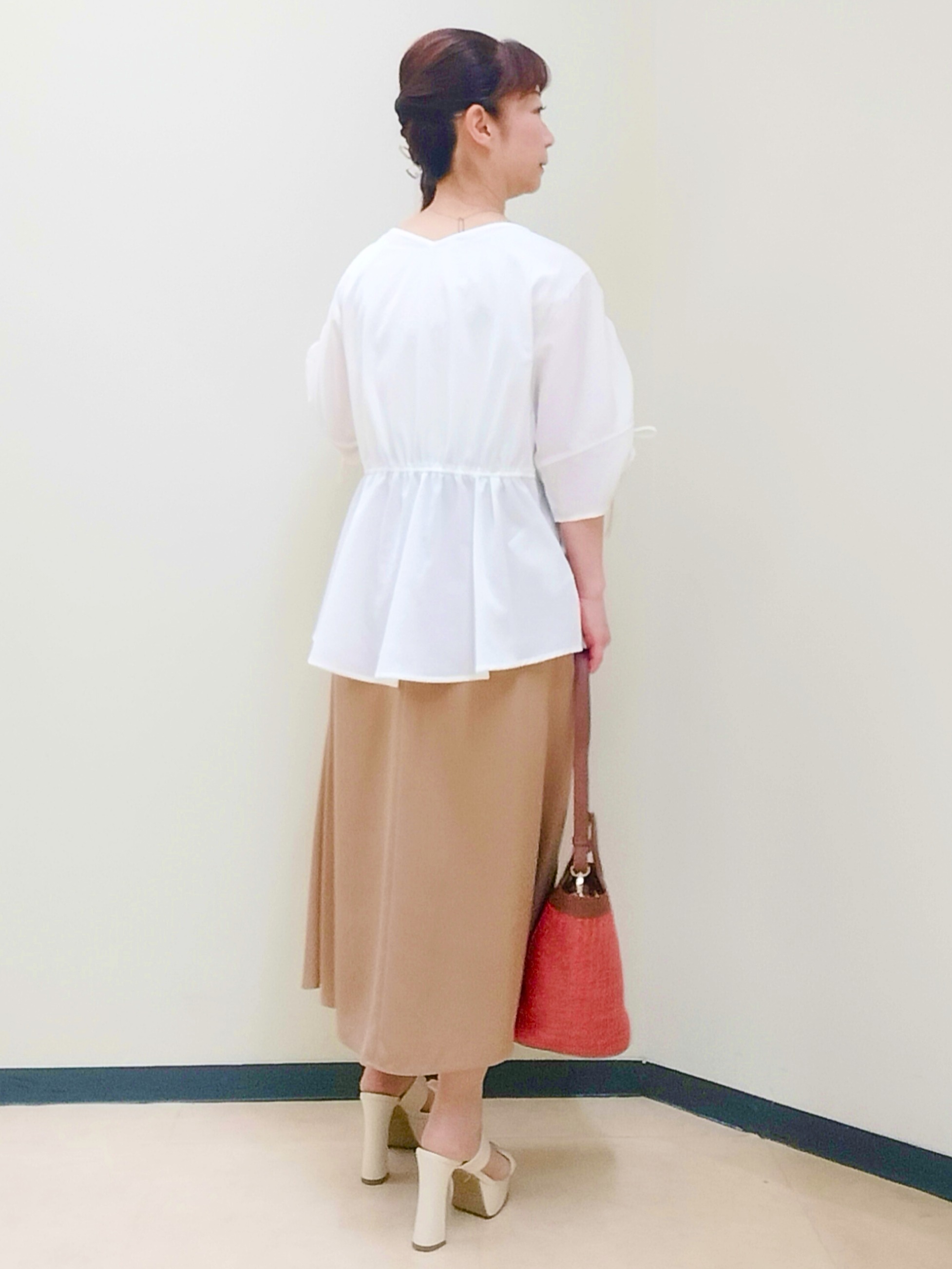 花さんの「Reflect｜【通気性あり／涼しい／マシンウォッシャブル】ウエストギャザーブラウス」を使ったコーディネート