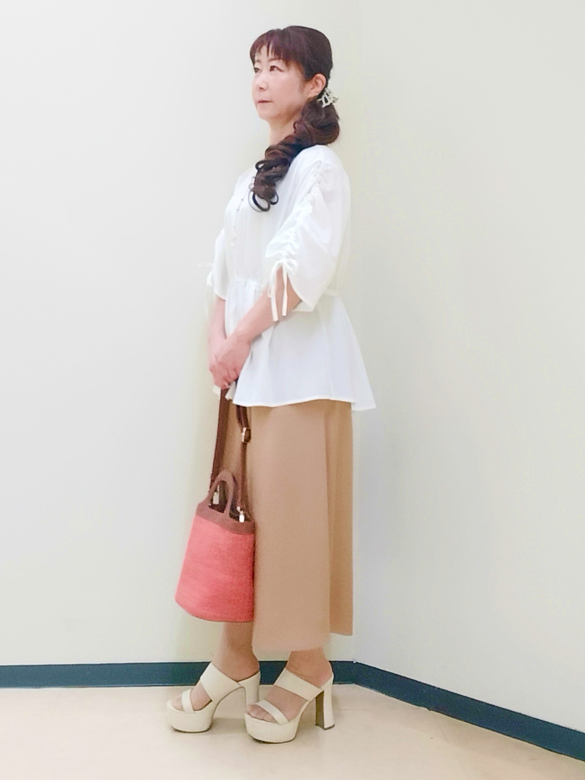 花さんの「Reflect｜【通気性あり／涼しい／マシンウォッシャブル】ウエストギャザーブラウス」を使ったコーディネート