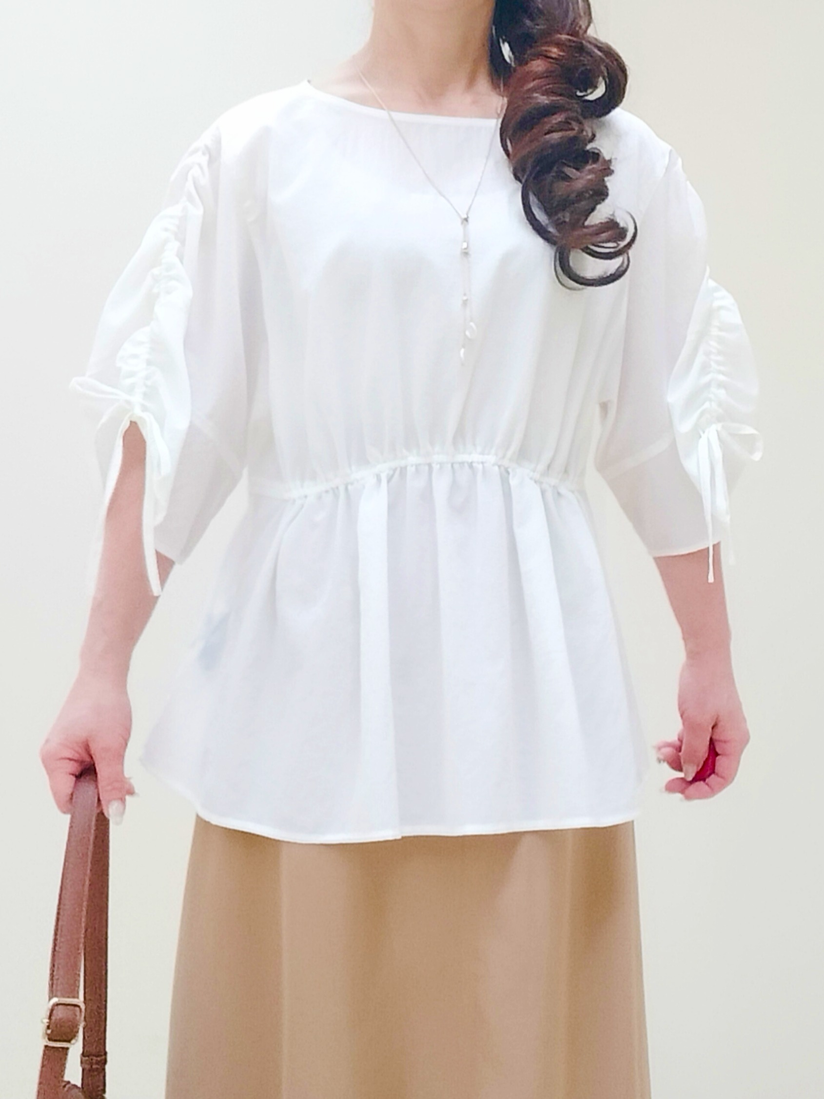 花さんの「Reflect｜【通気性あり／涼しい／マシンウォッシャブル】ウエストギャザーブラウス」を使ったコーディネート
