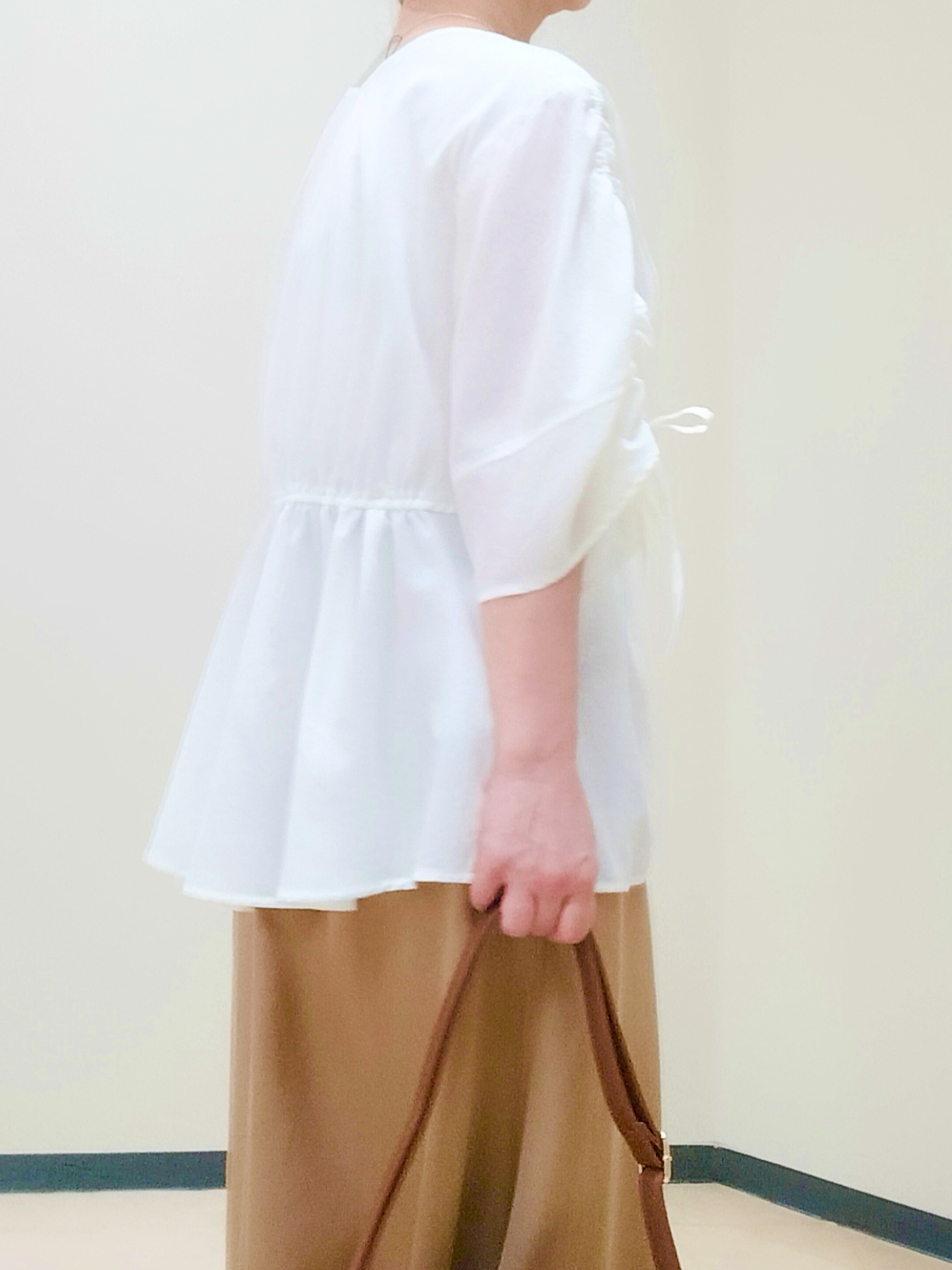 花さんの「Reflect｜【通気性あり／涼しい／マシンウォッシャブル】ウエストギャザーブラウス」を使ったコーディネート