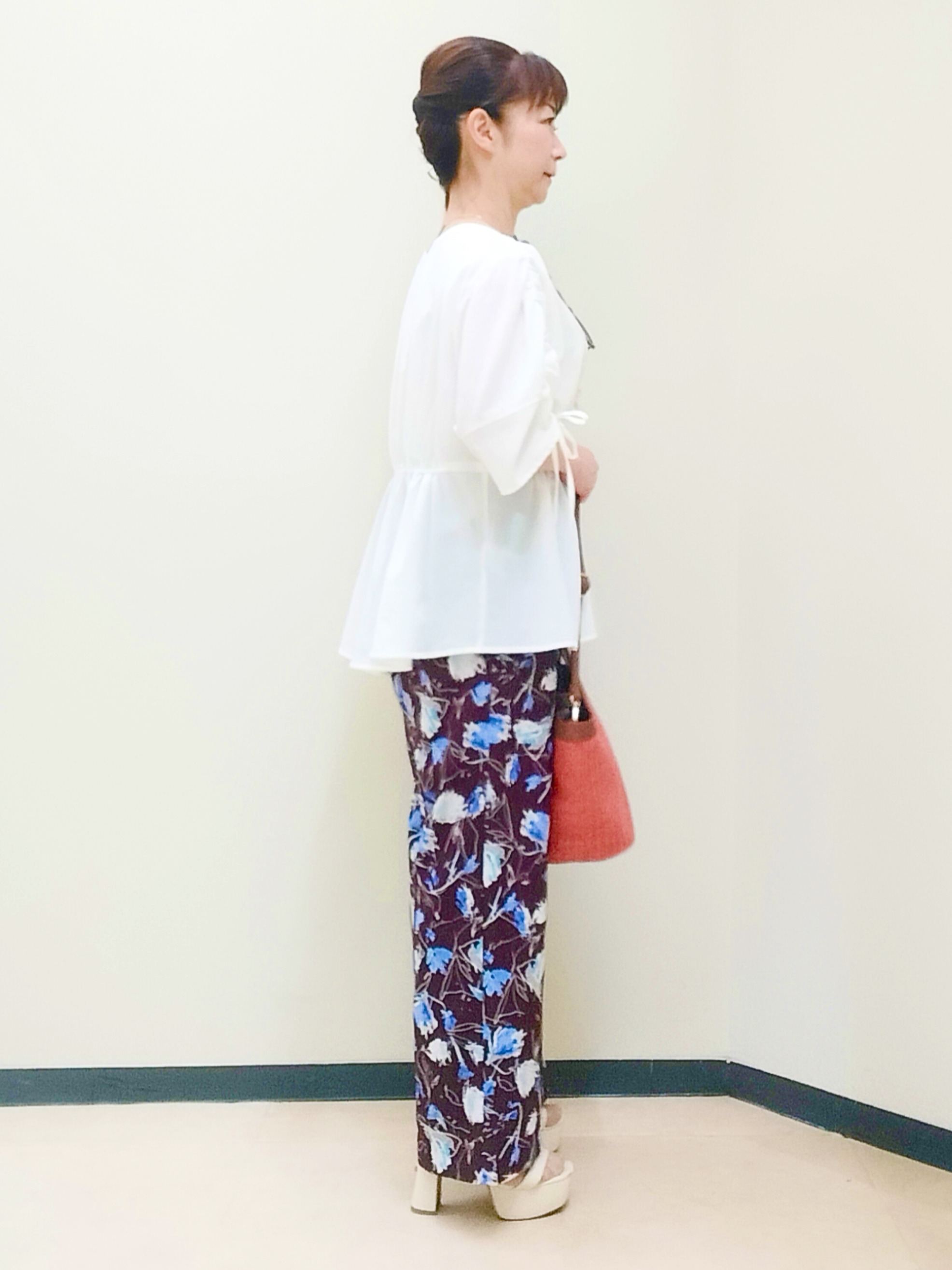花さんの「Reflect｜【セットアップ可】ボタニカル調プリントワイドパンツ」を使ったコーディネート