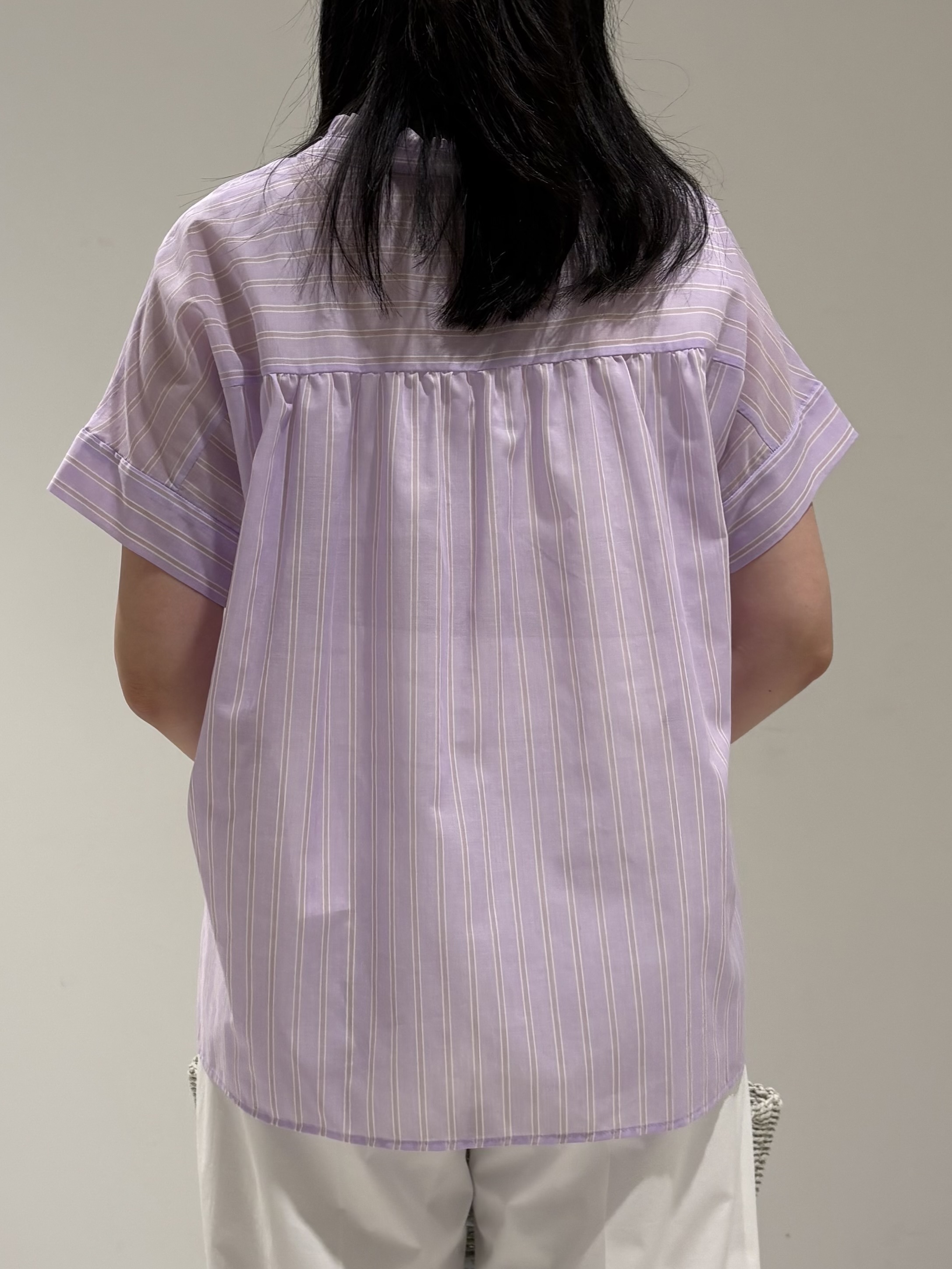 momokoさんの「INDIVI｜【洗える／軽やか】フリル衿ギャザーブラウス」を使ったコーディネート