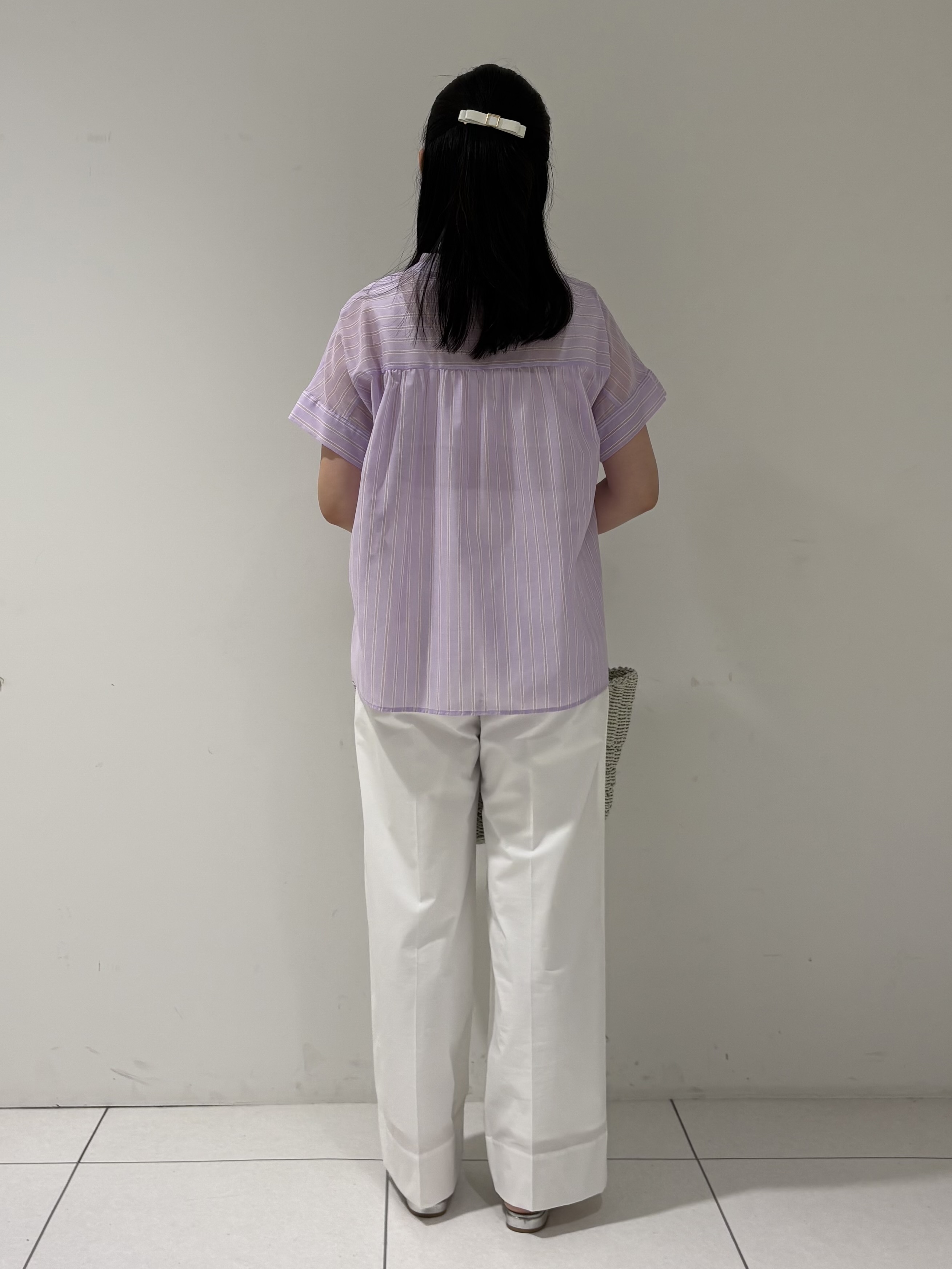 momokoさんの「INDIVI｜【洗える／軽やか】フリル衿ギャザーブラウス」を使ったコーディネート