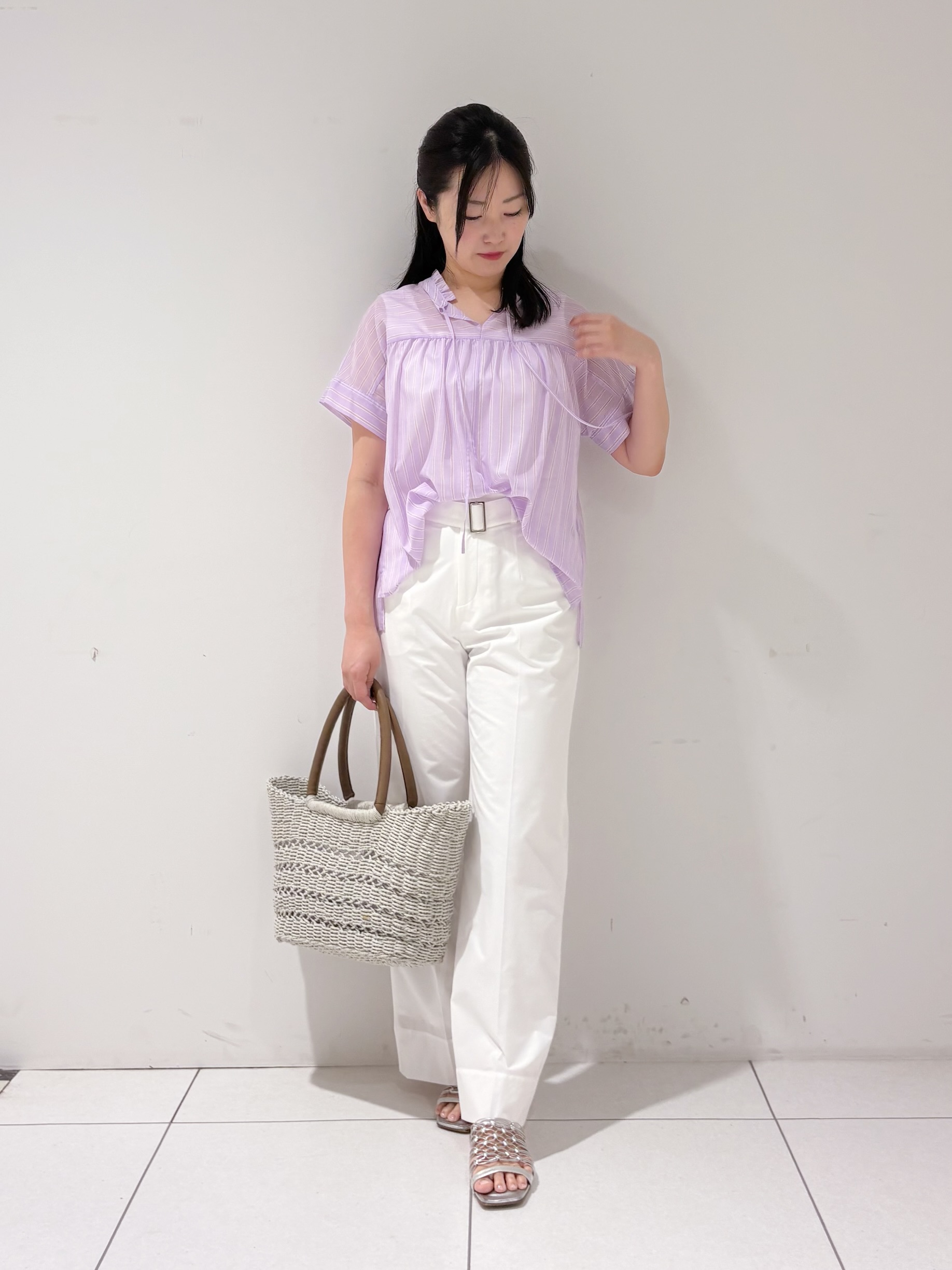 momokoさんの「INDIVI｜【洗える／軽やか】フリル衿ギャザーブラウス」を使ったコーディネート