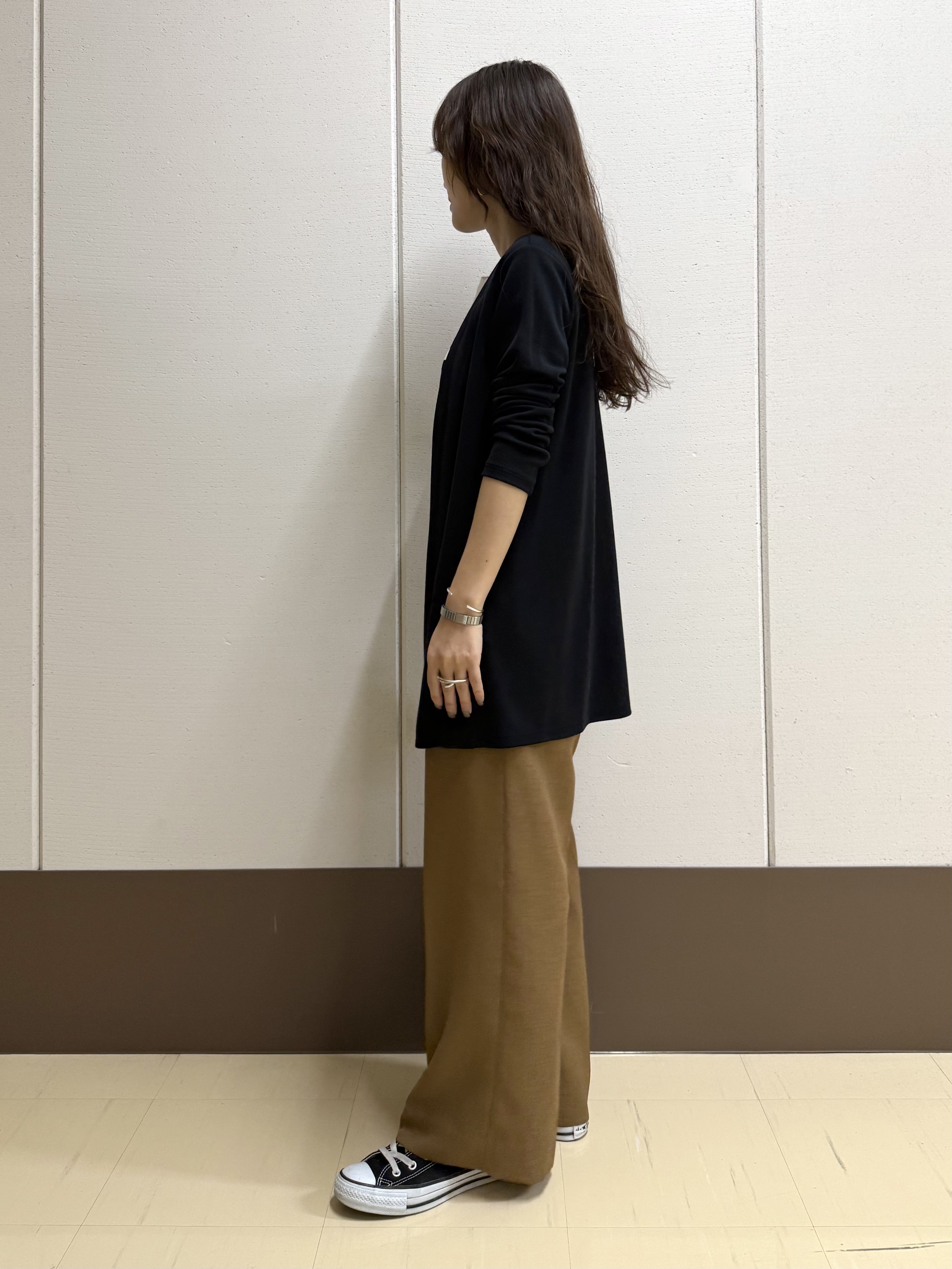mamiさんの「INDIVI｜【洗える】ガーター編みVネックニットT」を使ったコーディネート