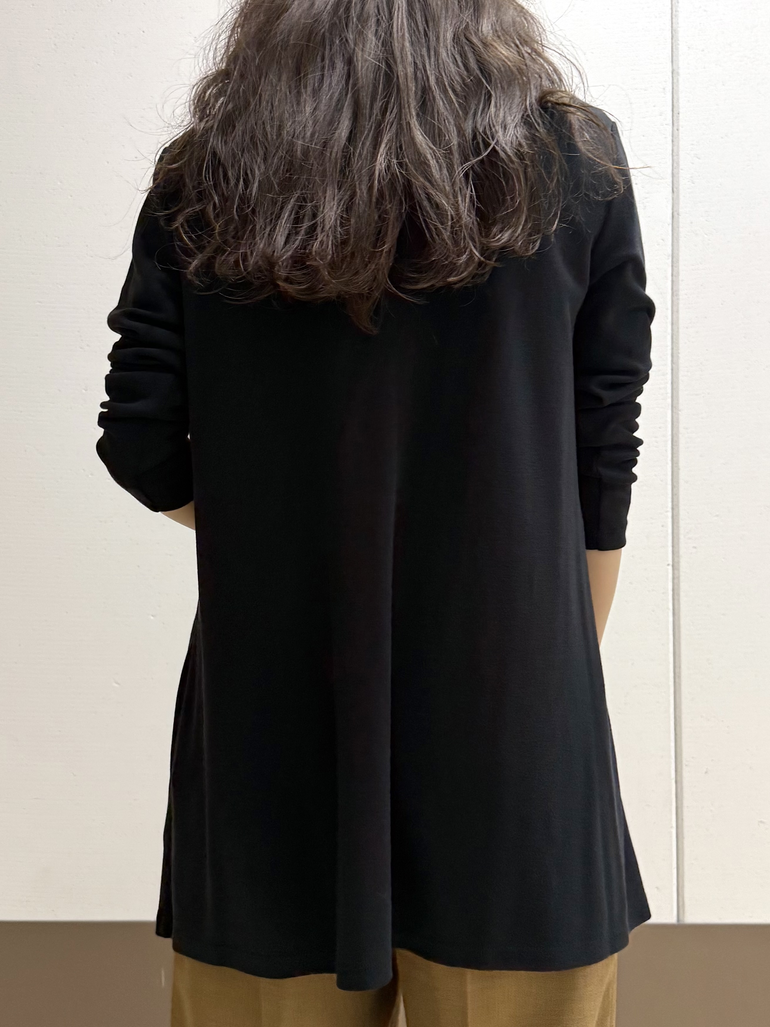 mamiさんの「INDIVI｜【洗える】ガーター編みVネックニットT」を使ったコーディネート
