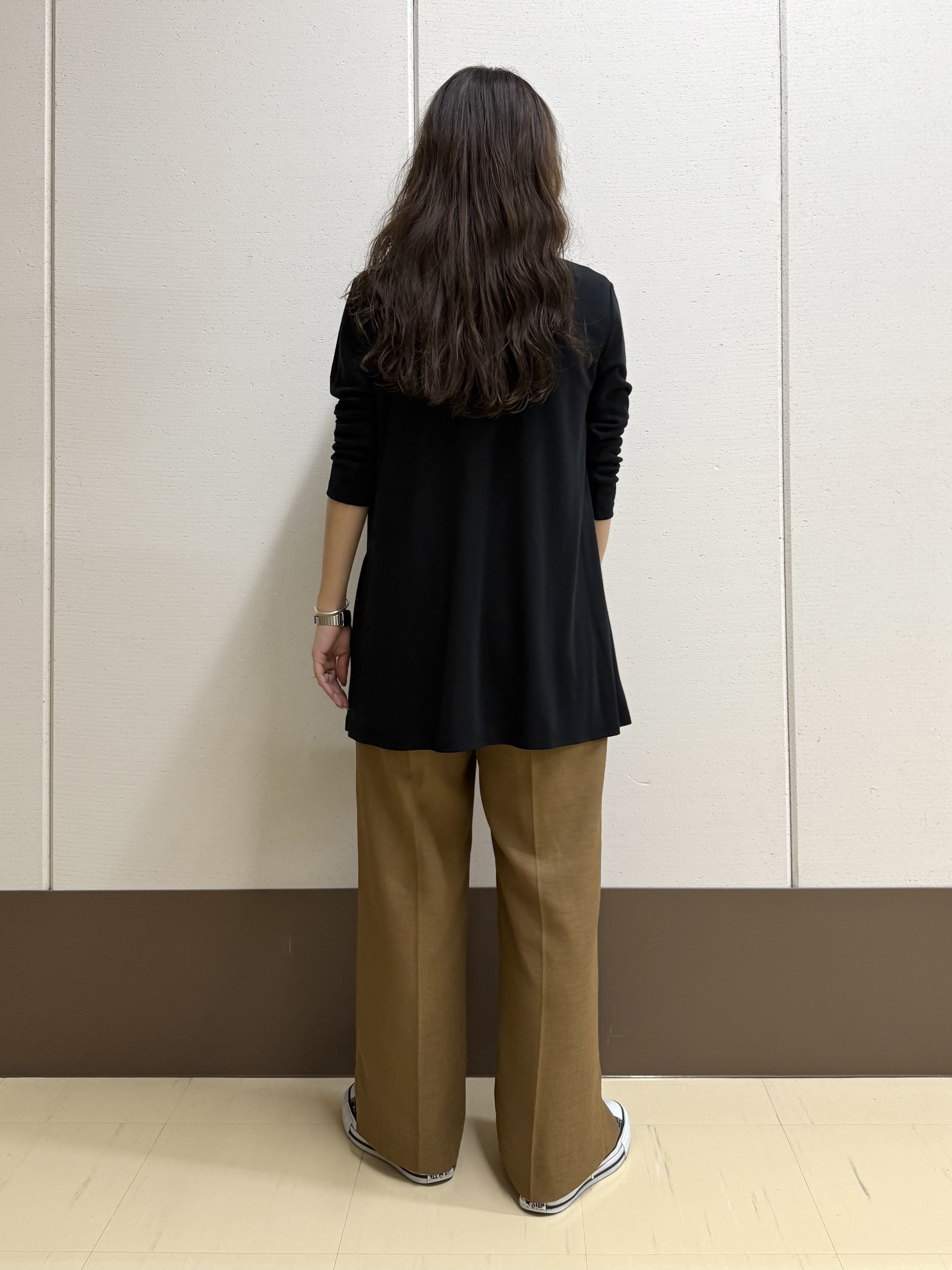 mamiさんの「INDIVI｜【洗える】ガーター編みVネックニットT」を使ったコーディネート