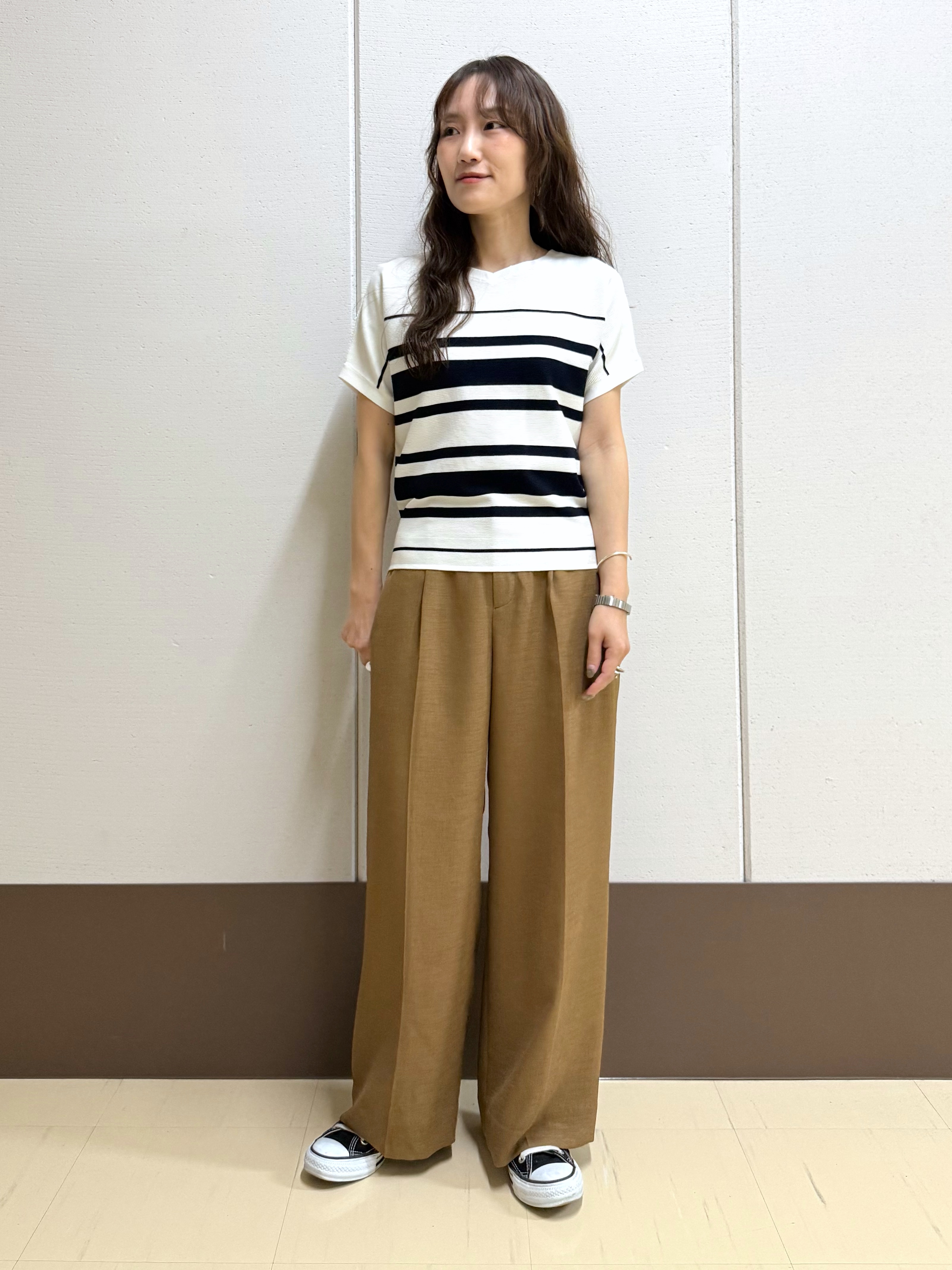 mamiさんの「INDIVI｜【洗える】ガーター編みVネックニットT」を使ったコーディネート