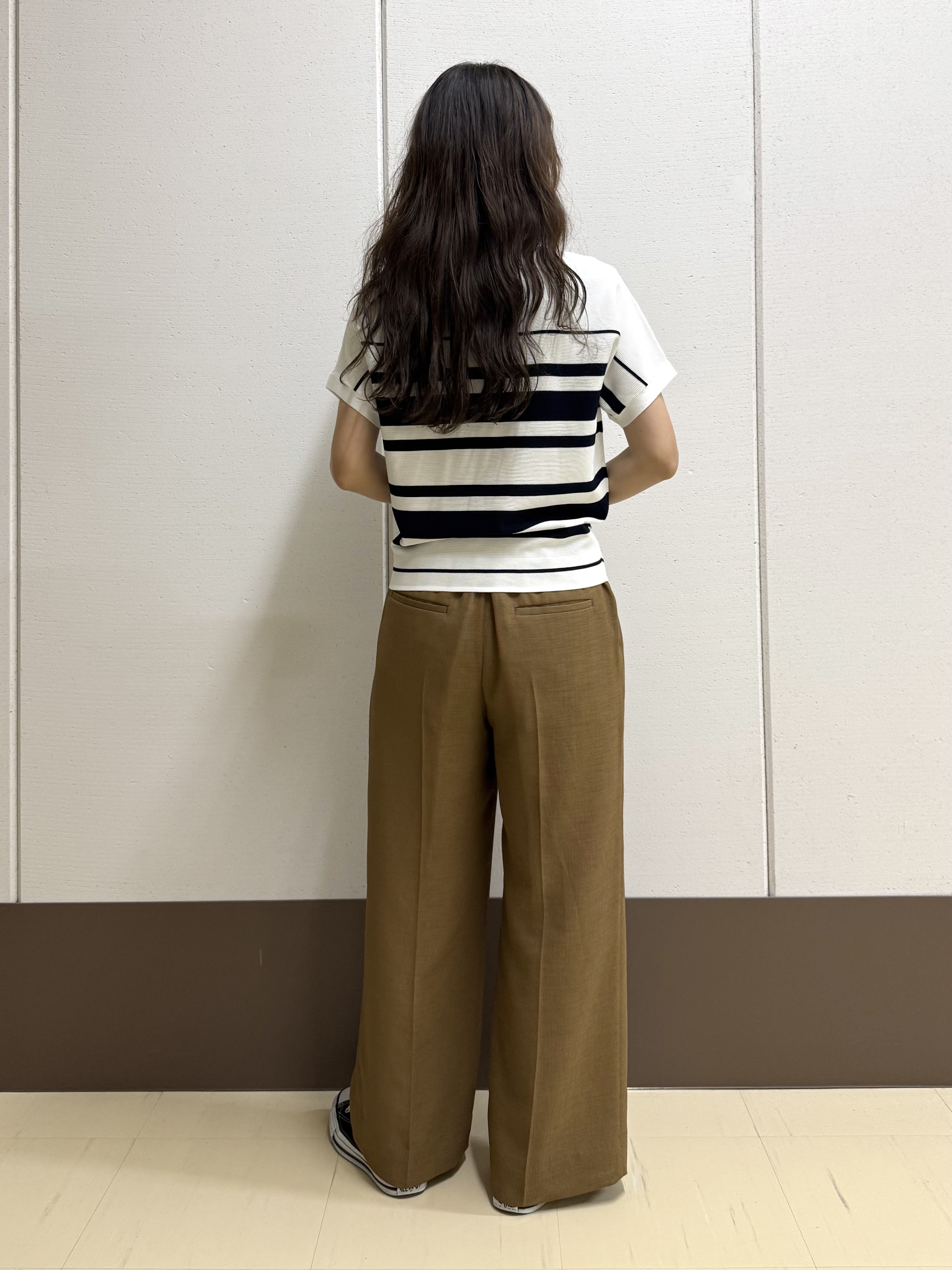 mamiさんの「INDIVI｜【洗える】ガーター編みVネックニットT」を使ったコーディネート