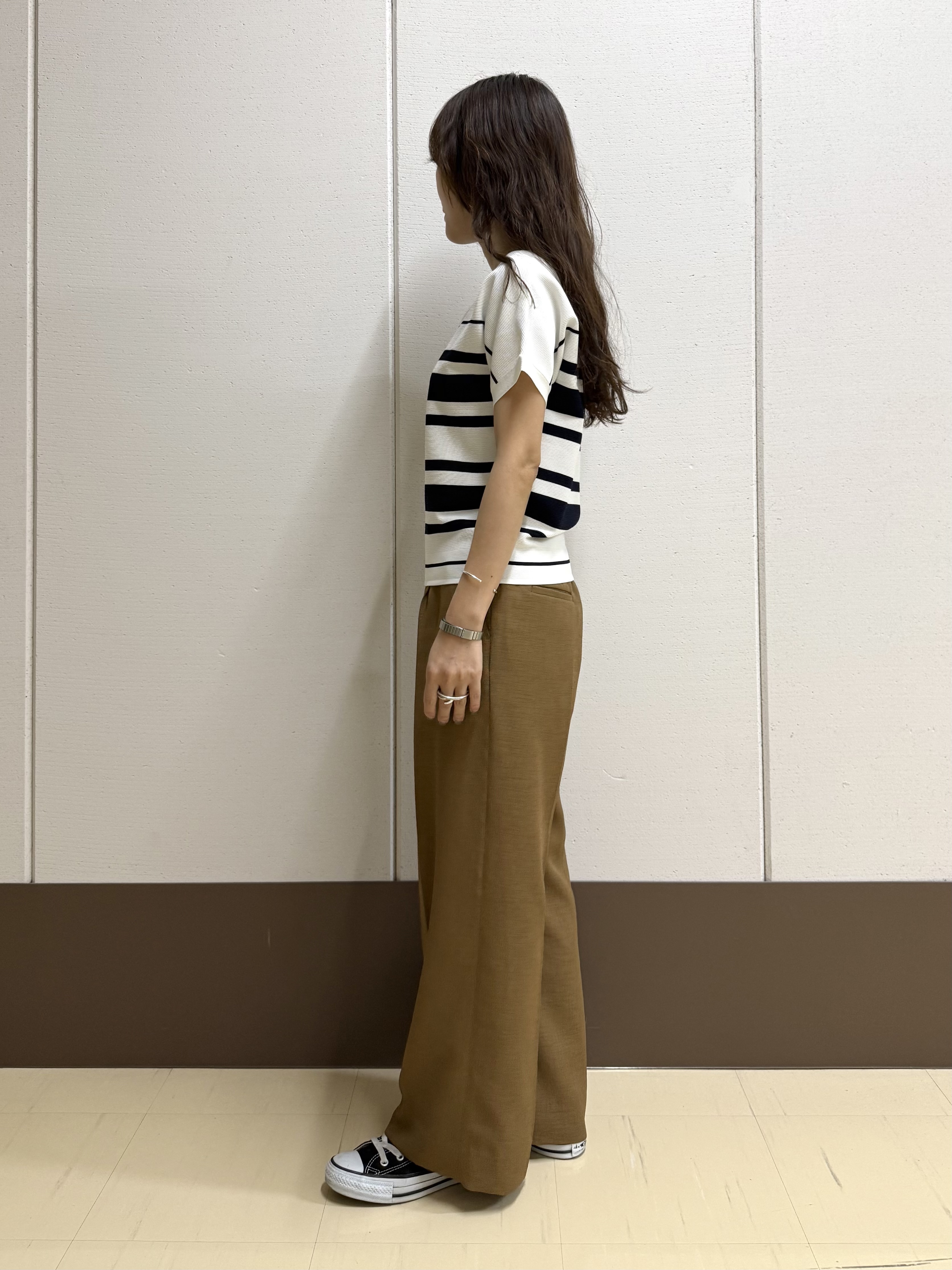 mamiさんの「INDIVI｜【洗える】ガーター編みVネックニットT」を使ったコーディネート