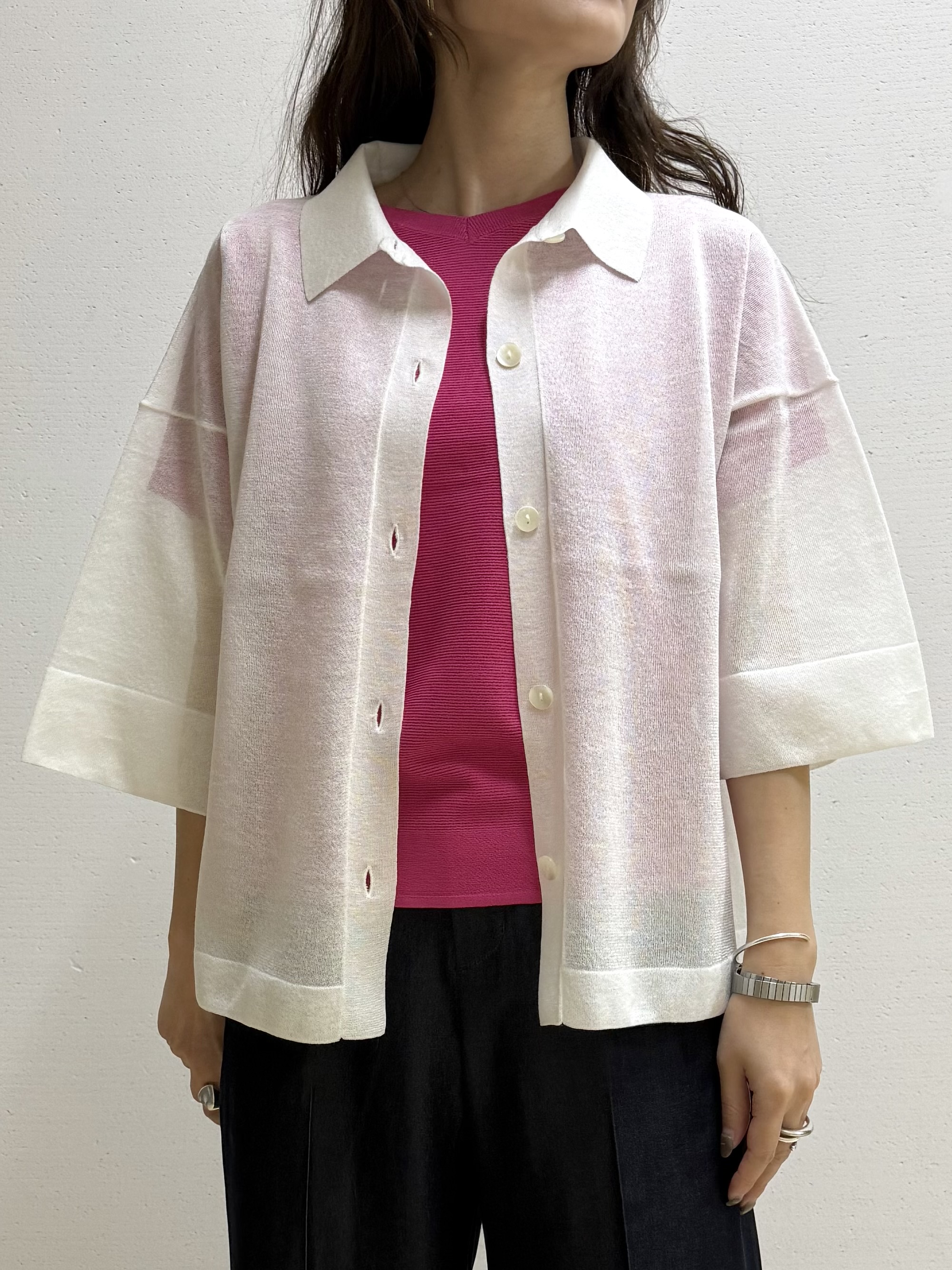 mamiさんの「INDIVI｜【洗える／シアー】衿付きシャツライクニットカーディガン」を使ったコーディネート