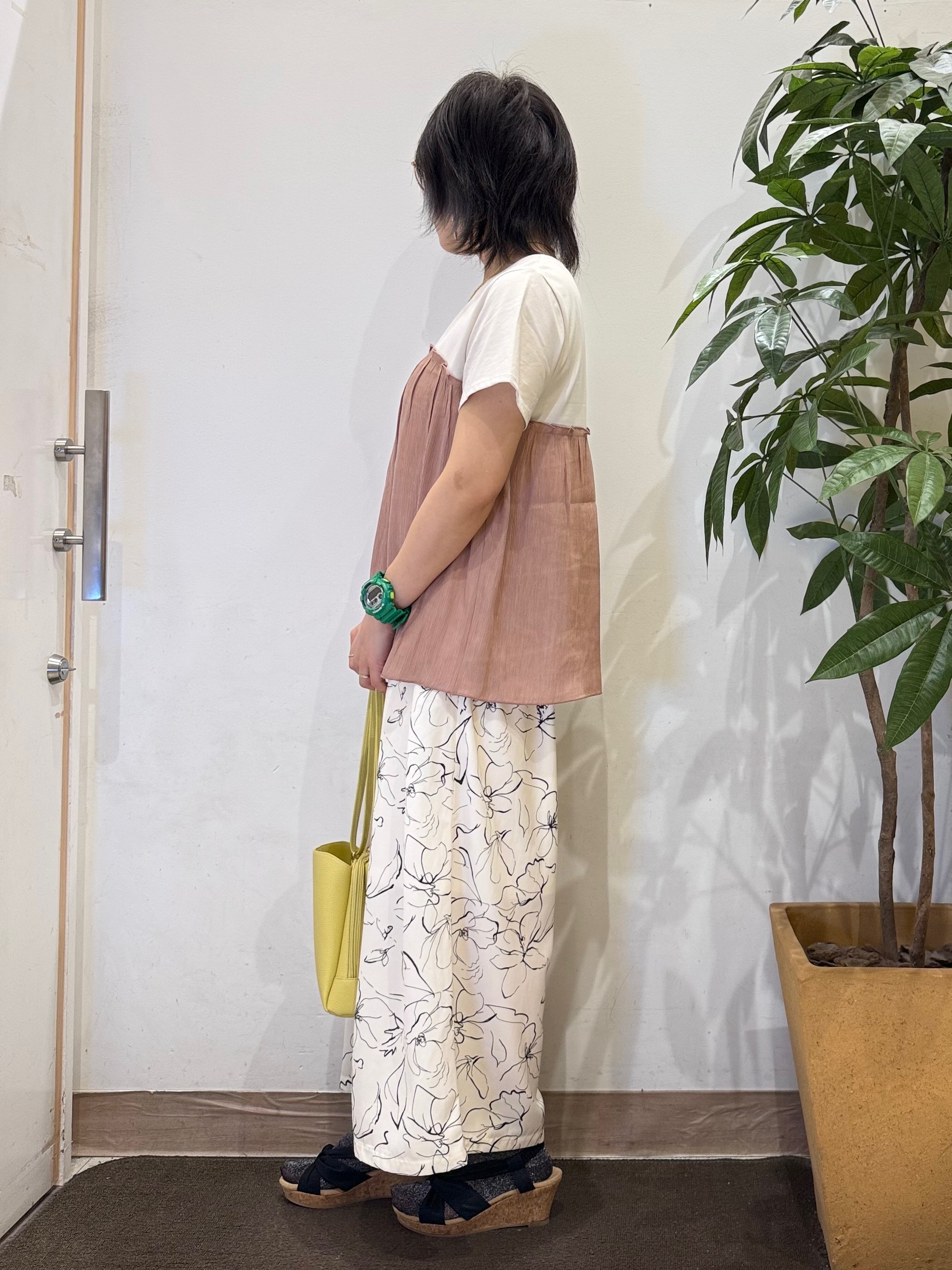 misakiさんの「SHOO･LA･RUE｜【ひんやり/S-LL】1枚でインせず決まる きらきらビスチェ風Tシャツ」を使ったコーディネート