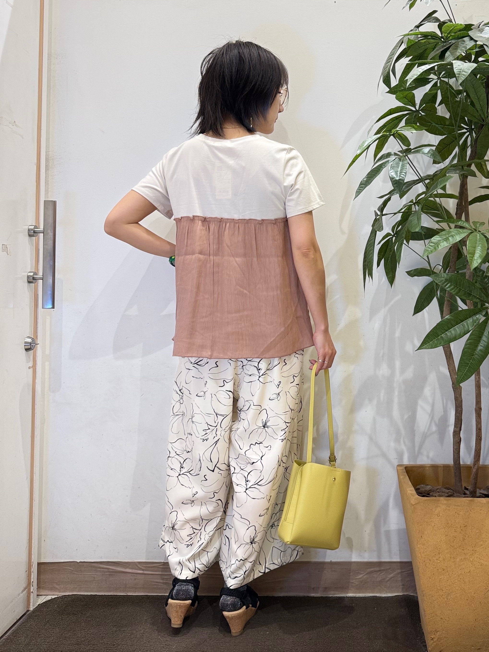 misakiさんの「SHOO･LA･RUE｜【ひんやり/S-LL】1枚でインせず決まる きらきらビスチェ風Tシャツ」を使ったコーディネート