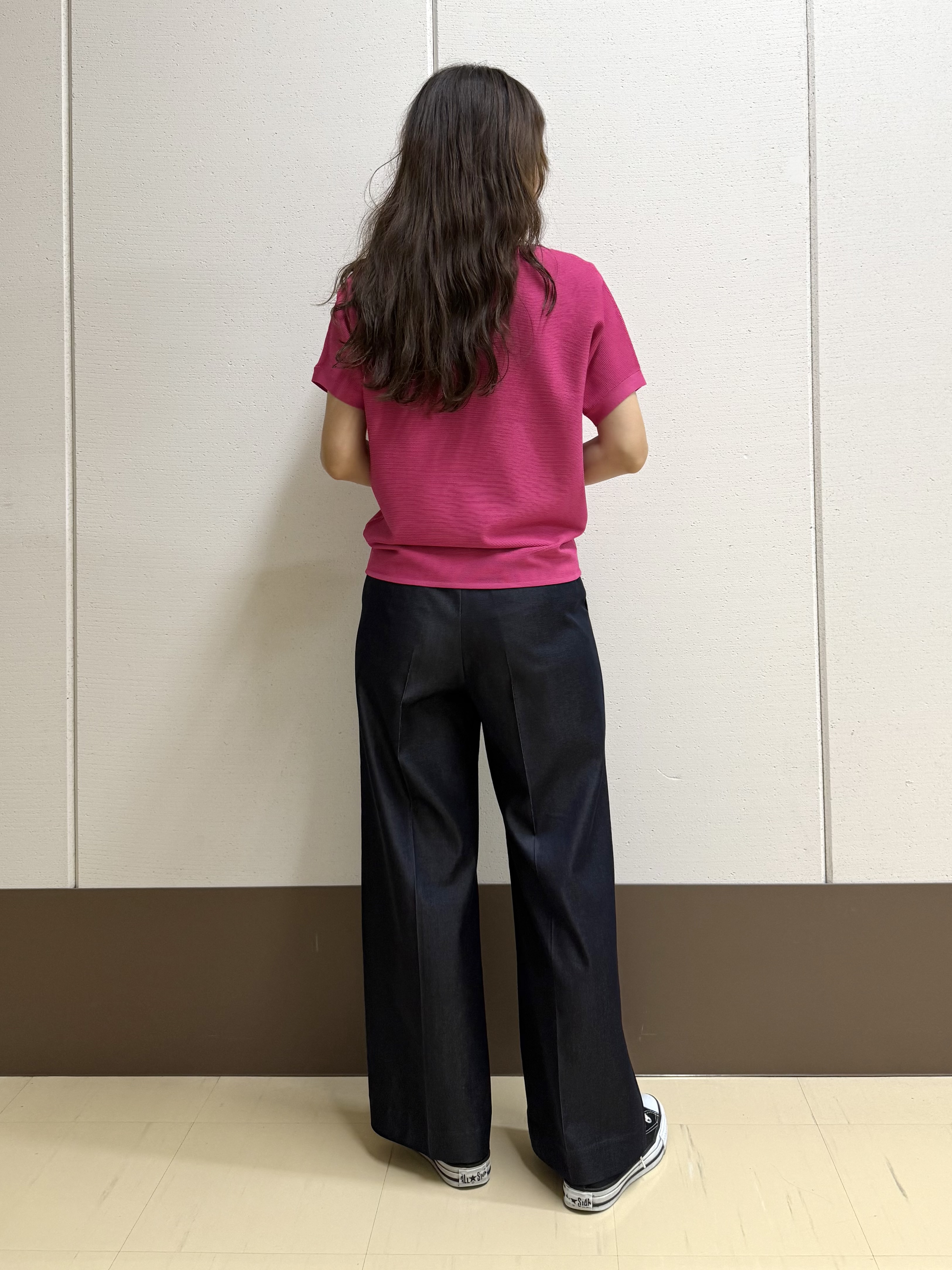 mamiさんの「INDIVI｜【洗える】ガーター編みVネックニットT」を使ったコーディネート