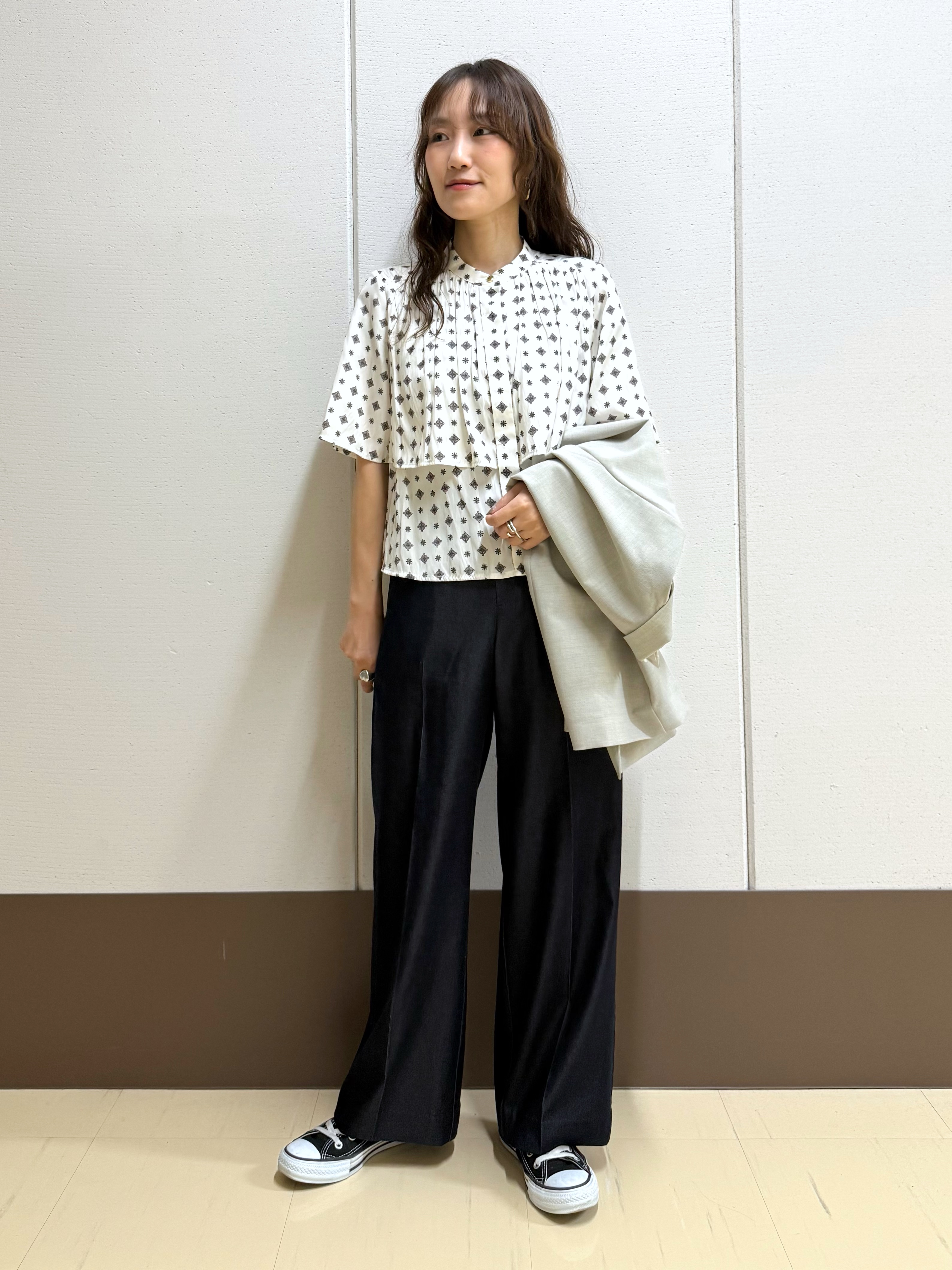 mamiさんの「INDIVI｜【洗える/きれいめ柄】コモンプリントブラウス」を使ったコーディネート