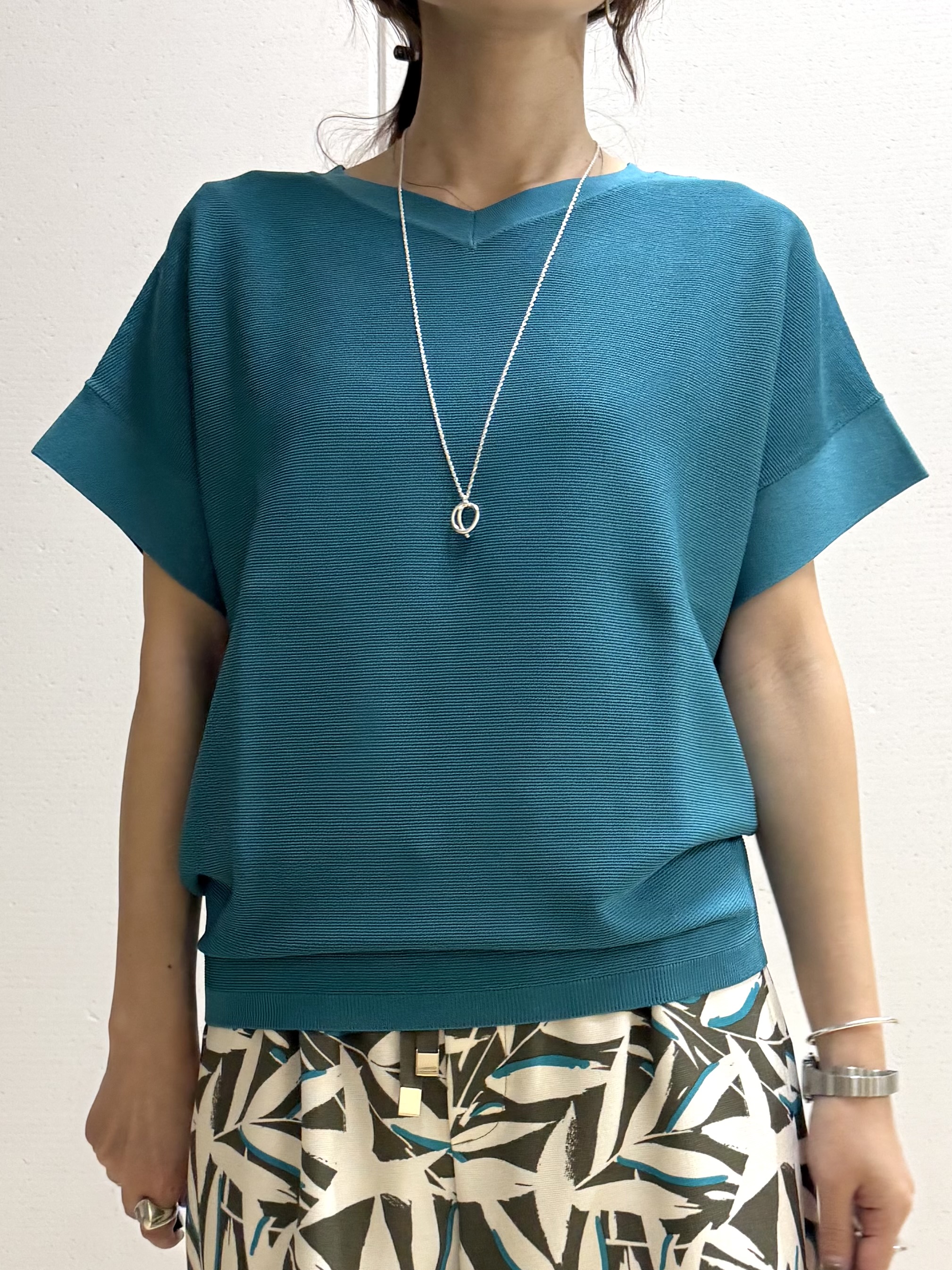 mamiさんの「INDIVI｜【11色展開/体型カバー】前後2WAYフレンチスリーブニット」を使ったコーディネート