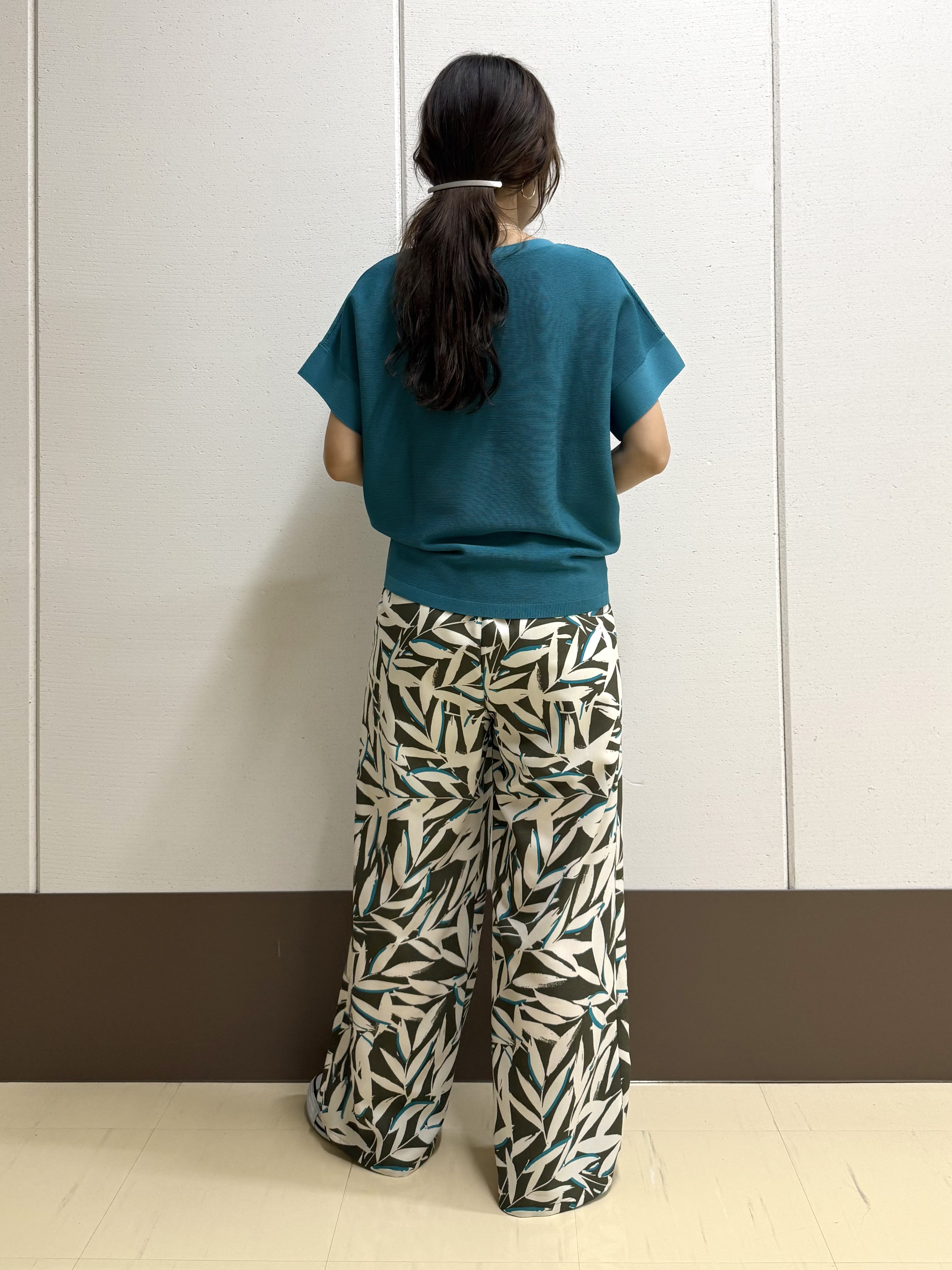 mamiさんの「INDIVI｜【11色展開/体型カバー】前後2WAYフレンチスリーブニット」を使ったコーディネート