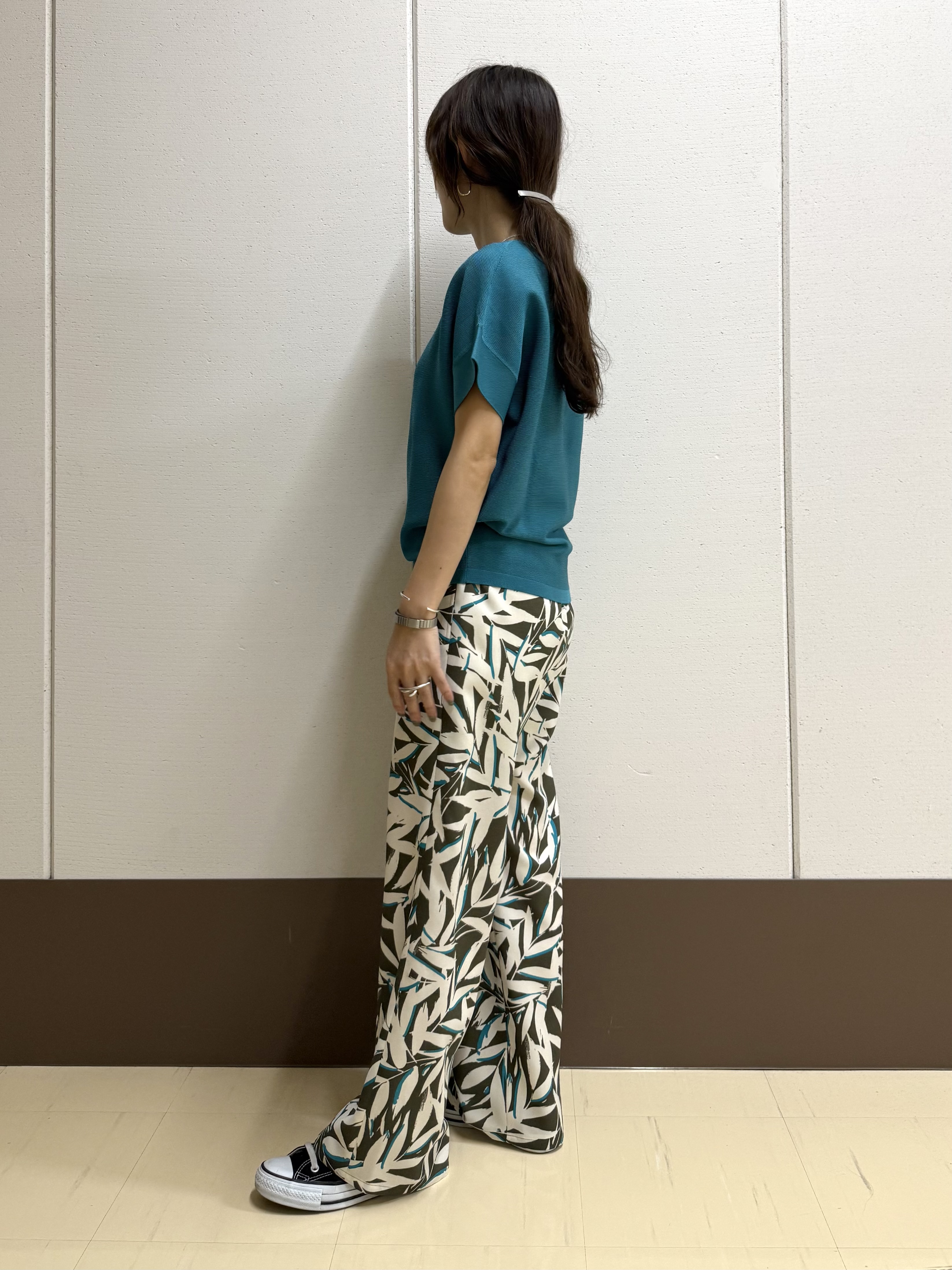 mamiさんの「INDIVI｜【11色展開/体型カバー】前後2WAYフレンチスリーブニット」を使ったコーディネート