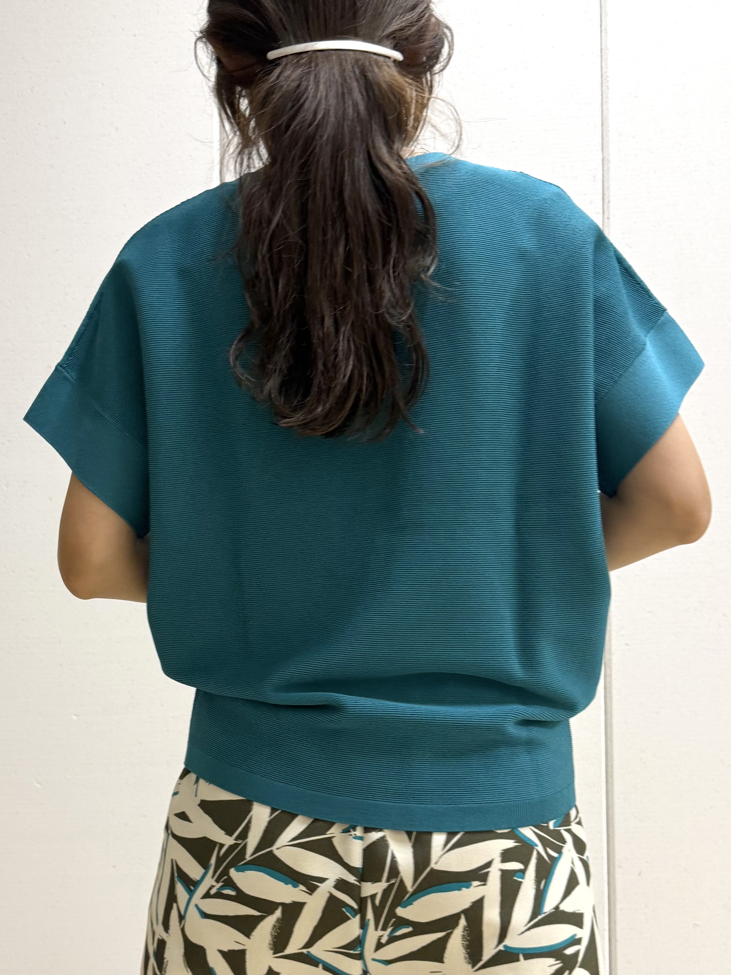 mamiさんの「INDIVI｜【11色展開/体型カバー】前後2WAYフレンチスリーブニット」を使ったコーディネート