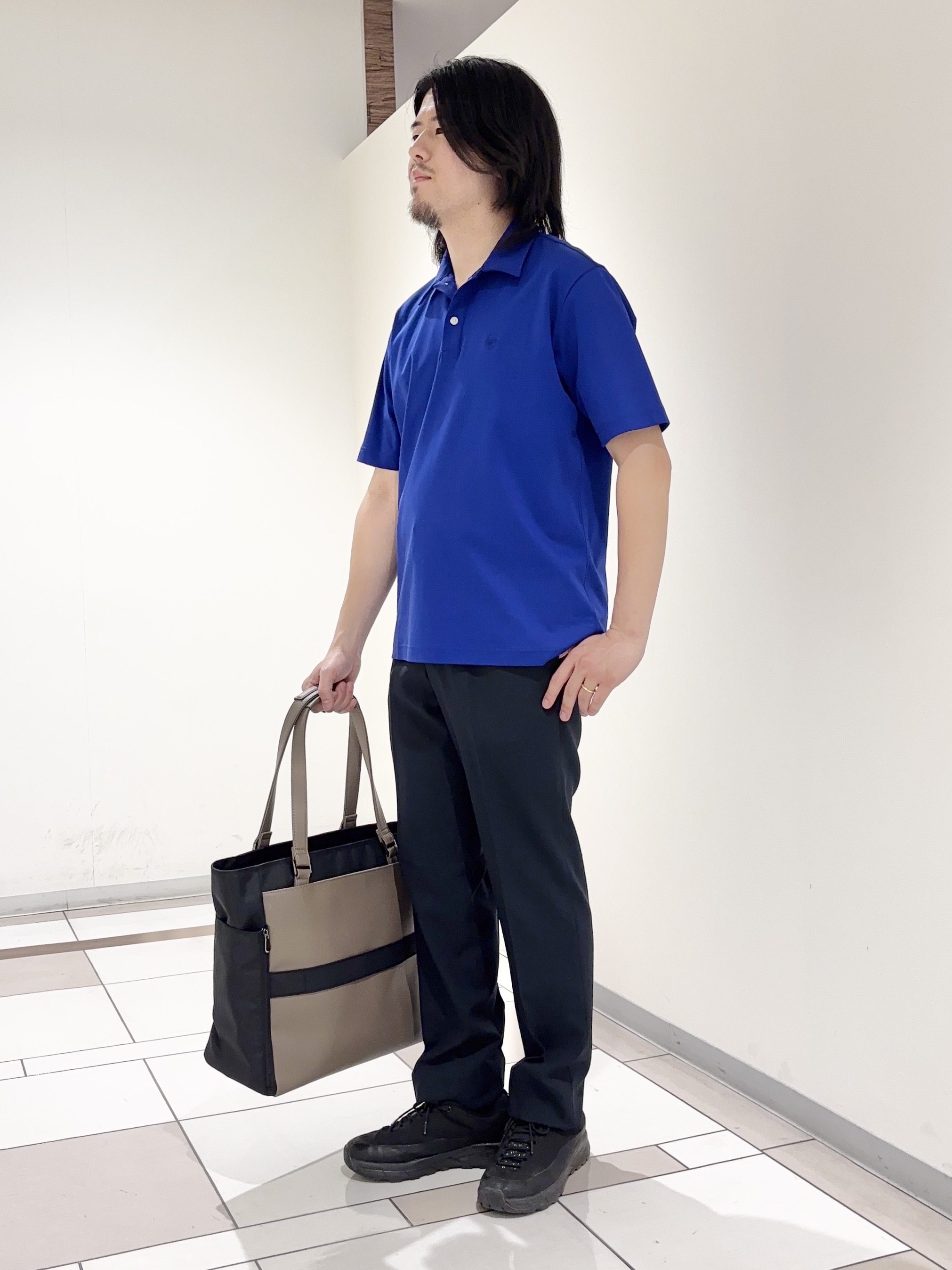 及川さんの「TAKEO KIKUCHI｜【接触冷感】アイスクリアコットン ワンポイント ポロシャツ」を使ったコーディネート