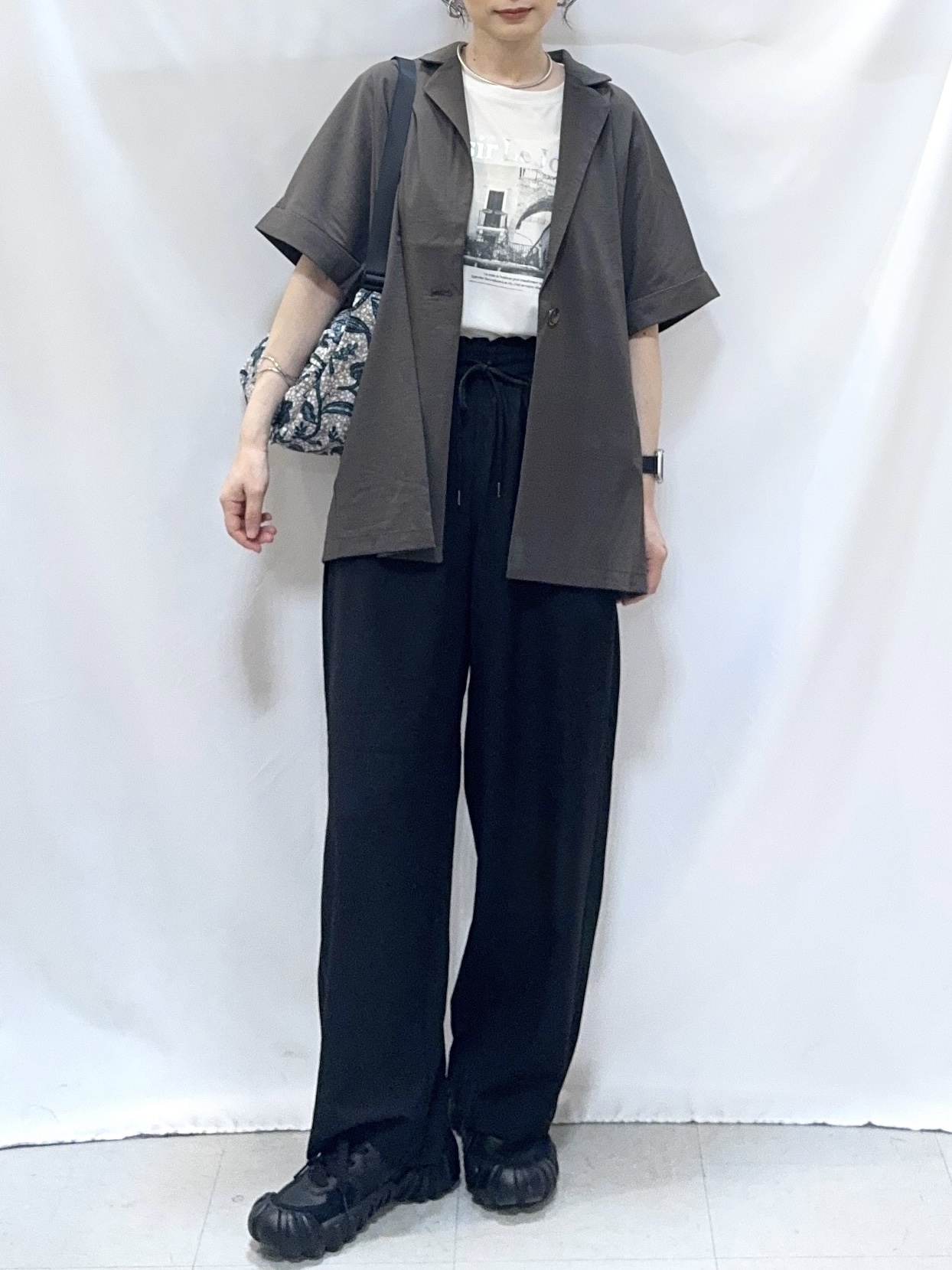 𝐇𝐢𝐫𝐨𝐦𝐢さんの「SHOO･LA･RUE｜【高レビュー/洗濯機可/セットアップ可】軽凛(かろりん) ひんやり半袖ジャケット」を使ったコーディネート