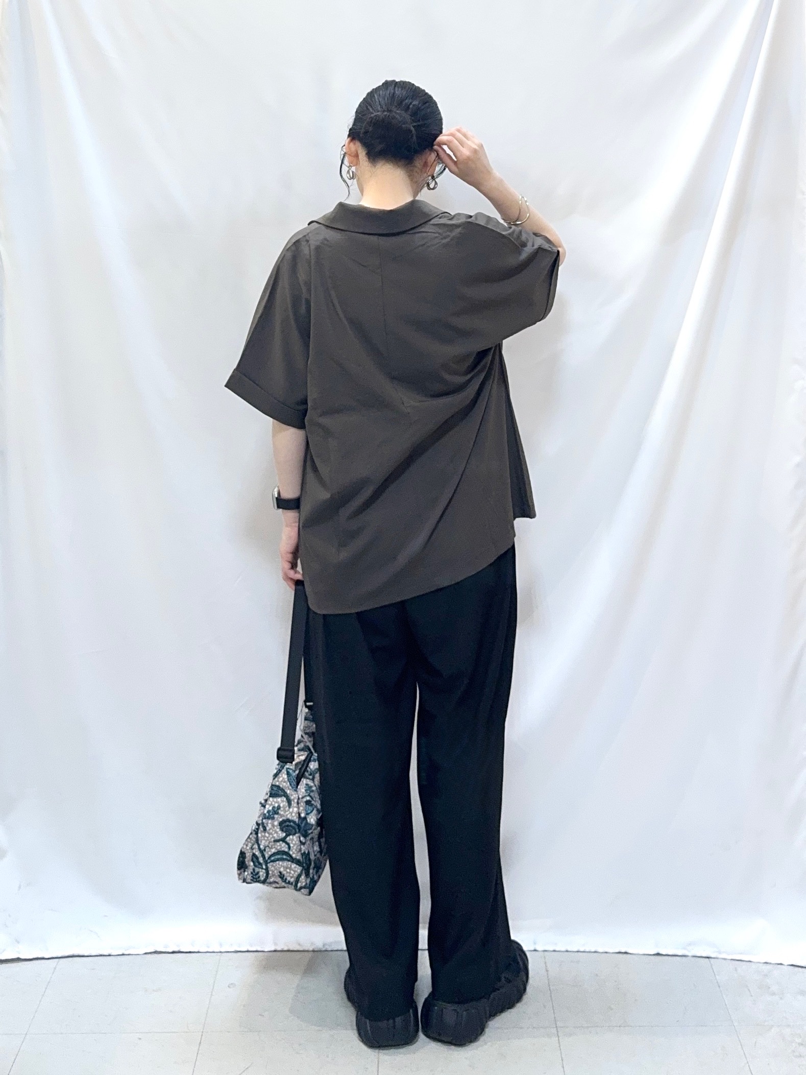 𝐇𝐢𝐫𝐨𝐦𝐢さんの「SHOO･LA･RUE｜【高レビュー/洗濯機可/セットアップ可】軽凛(かろりん) ひんやり半袖ジャケット」を使ったコーディネート