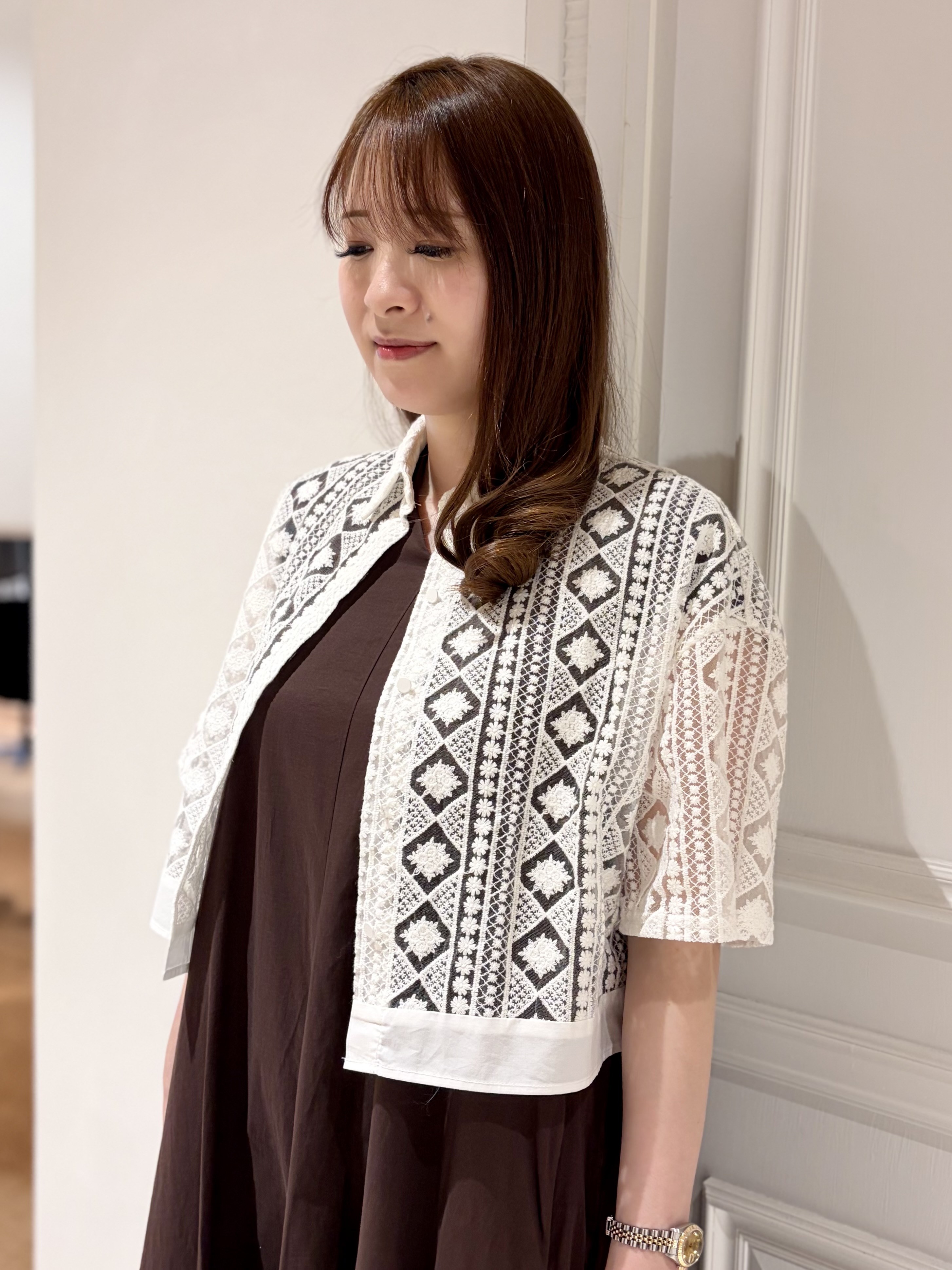 minowaさんの「DRESSTERIOR｜【着映え/ハーフ袖】ウォッシャブルレース クロップドシャツ」を使ったコーディネート