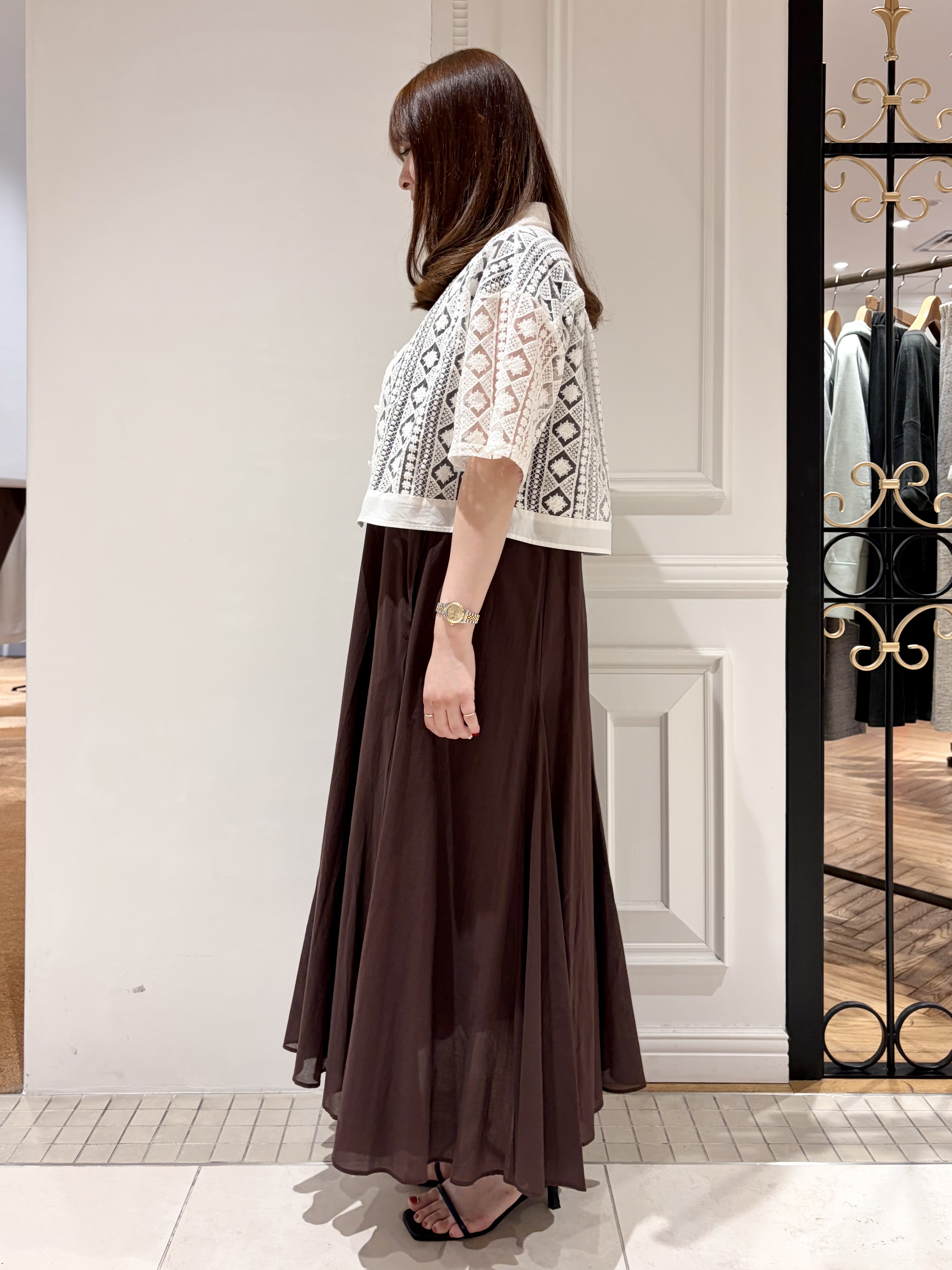 minowaさんの「DRESSTERIOR｜【着映え/ハーフ袖】ウォッシャブルレース クロップドシャツ」を使ったコーディネート