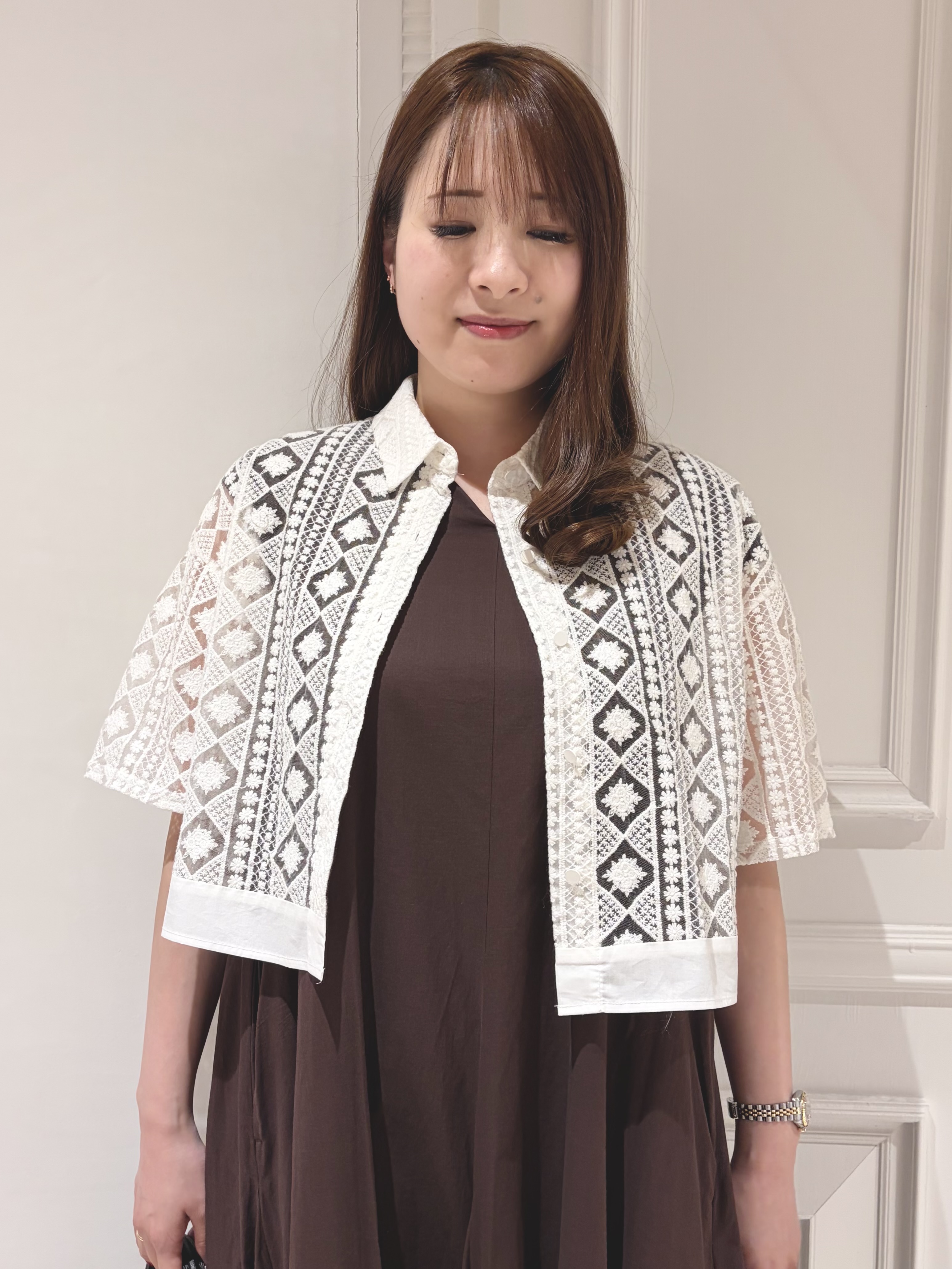 minowaさんの「DRESSTERIOR｜【着映え/ハーフ袖】ウォッシャブルレース クロップドシャツ」を使ったコーディネート