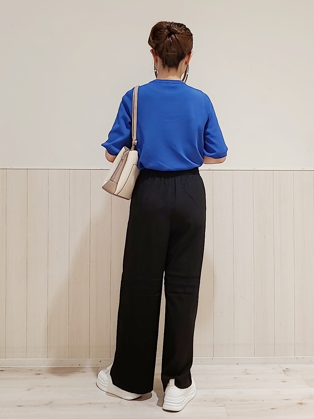 Riさんの「SHOO･LA･RUE｜【毎日洗える/S-LL/ひんやり/UV】上半身すっきり 二の腕見せない5分袖ニット」を使ったコーディネート