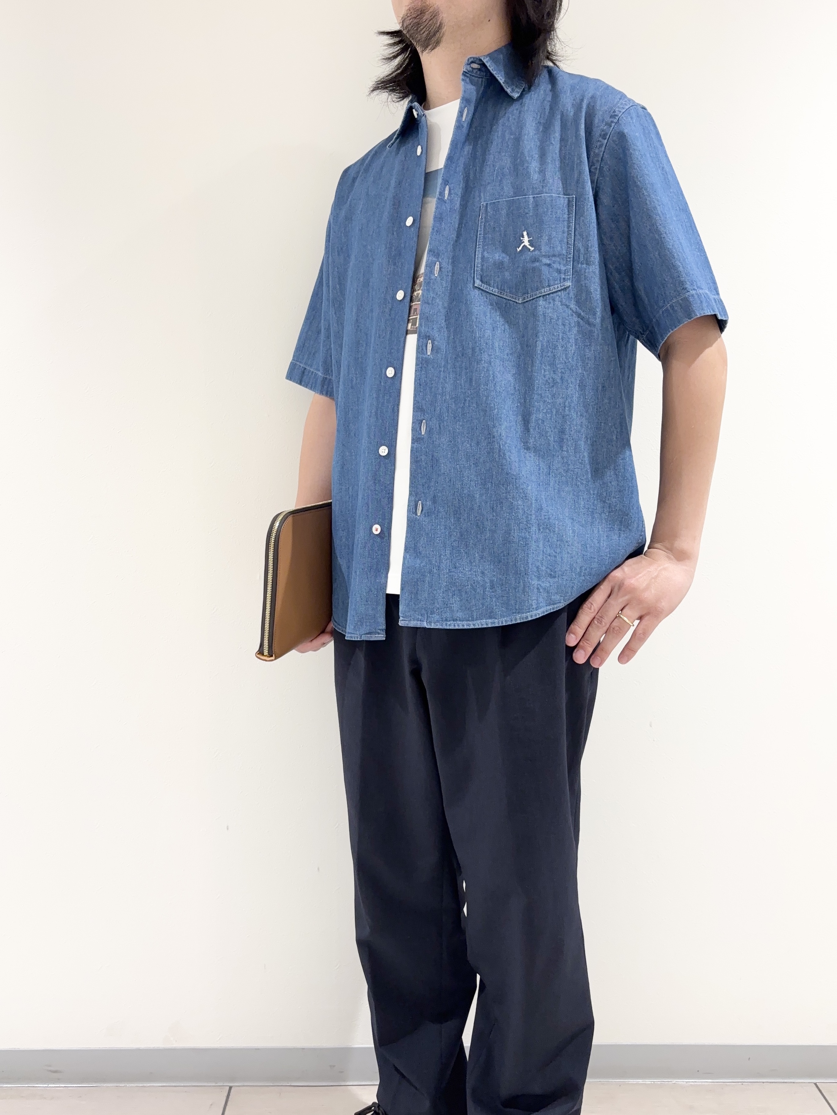 及川さんの「TAKEO KIKUCHI｜【BOWLER HAT LABEL】ボーラーハットウォーカー刺繍 半袖デニムシャツ」を使ったコーディネート