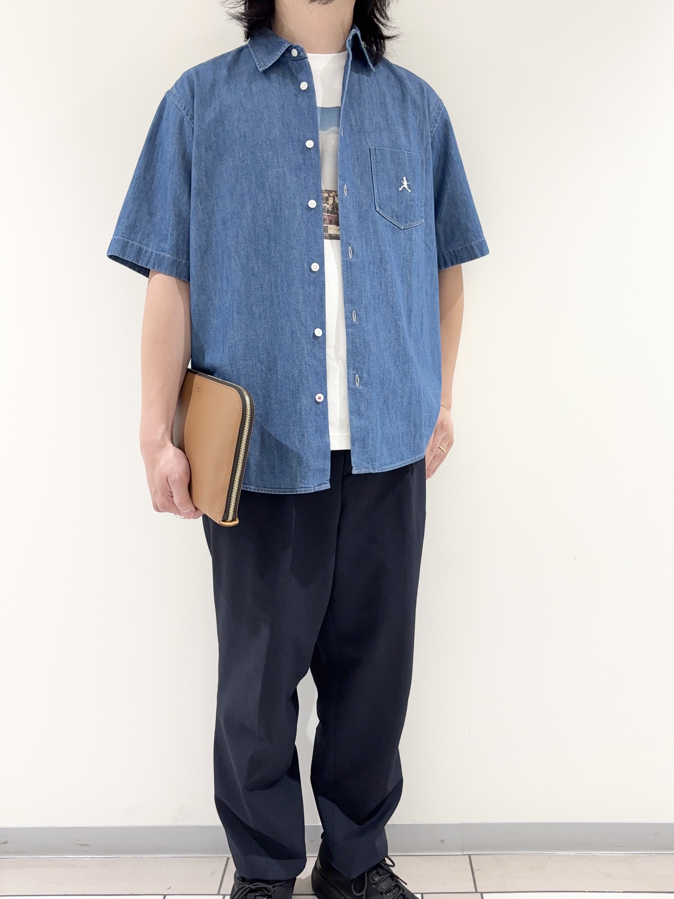 及川さんの「TAKEO KIKUCHI｜【BOWLER HAT LABEL】ボーラーハットウォーカー刺繍 半袖デニムシャツ」を使ったコーディネート