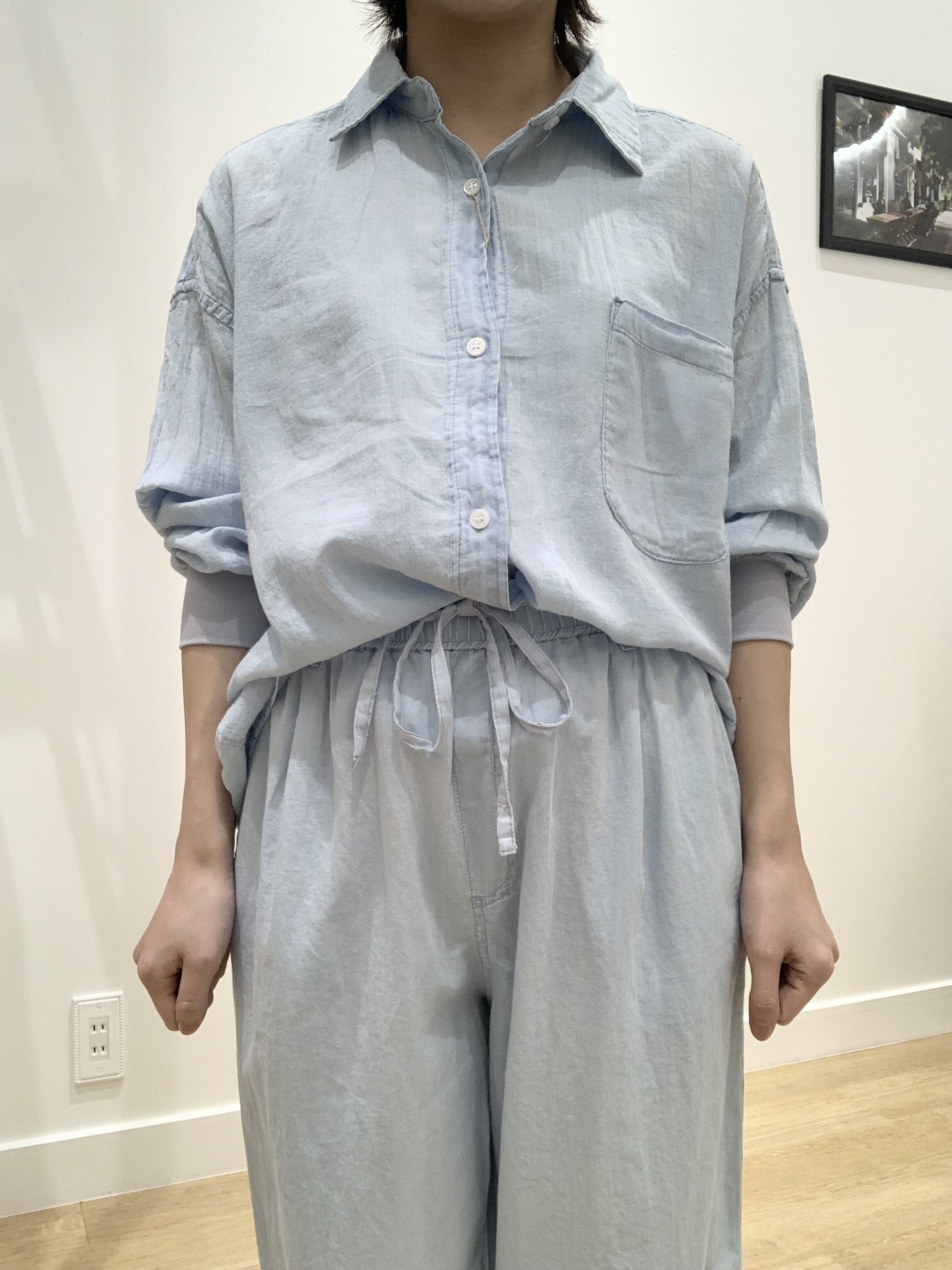IMARIさんの「Dessin｜【セットアップ可/洗える】2オンスシアーデニムシャツ」を使ったコーディネート