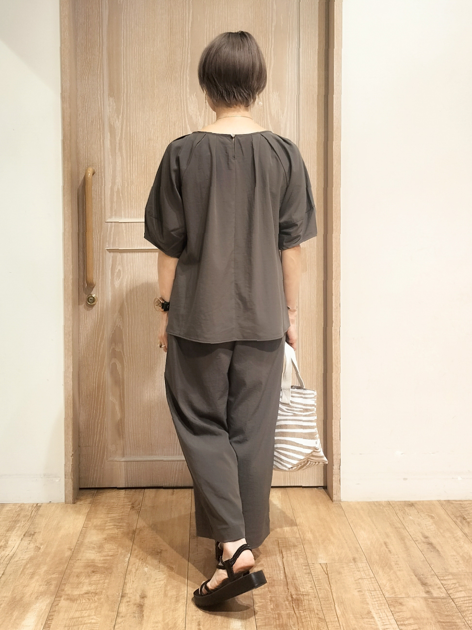 YUKIさんの「SHOO･LA･RUE｜【S-LL/洗濯機可/セットアップ可】軽凛(かろりん) ひんやりタックブラウス」を使ったコーディネート